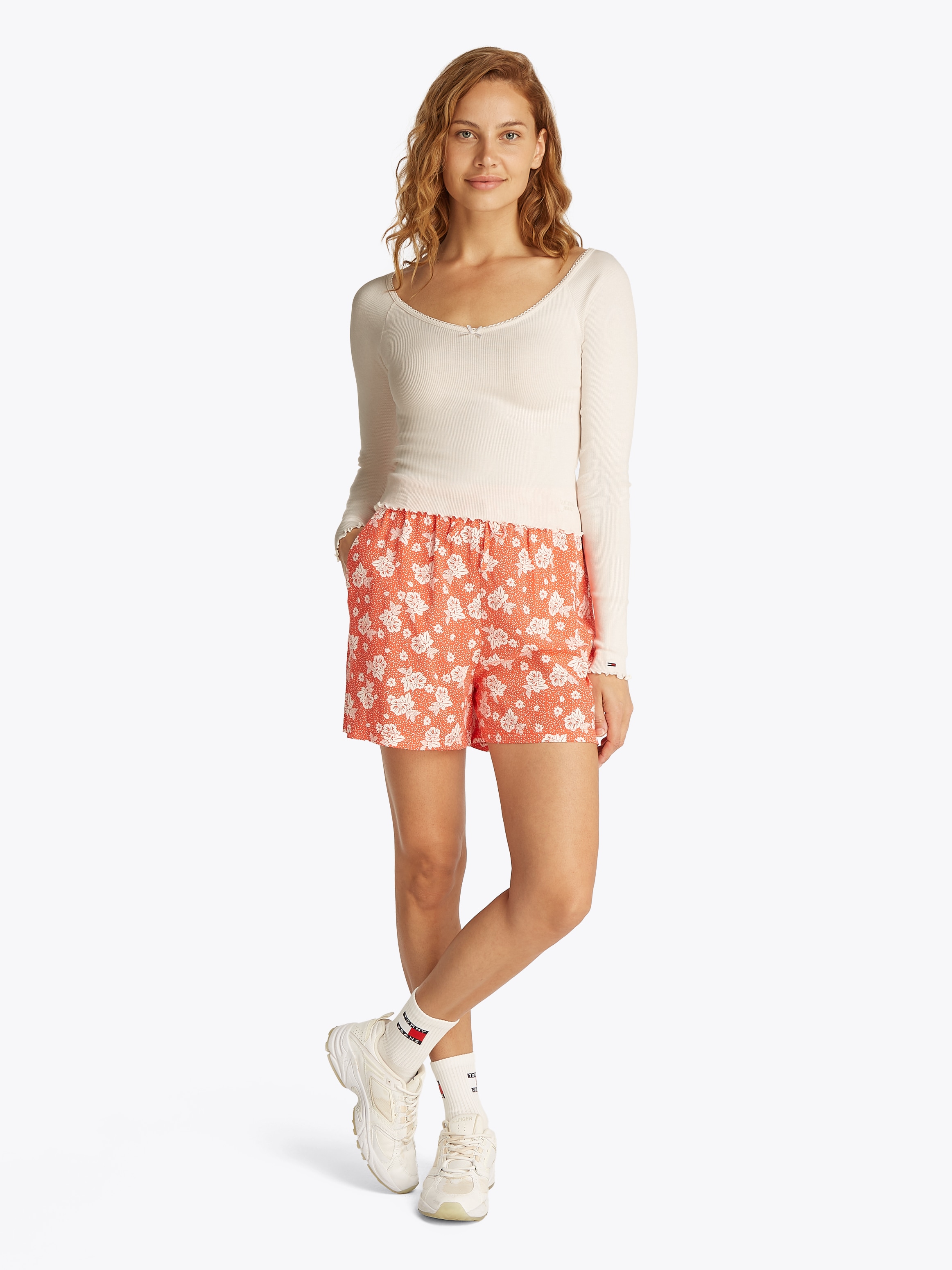 Tommy Jeans Langarmshirt »TJW SLIM VNECK GMD RIB LS«, mit Schleifendetail, Babylock-Saum