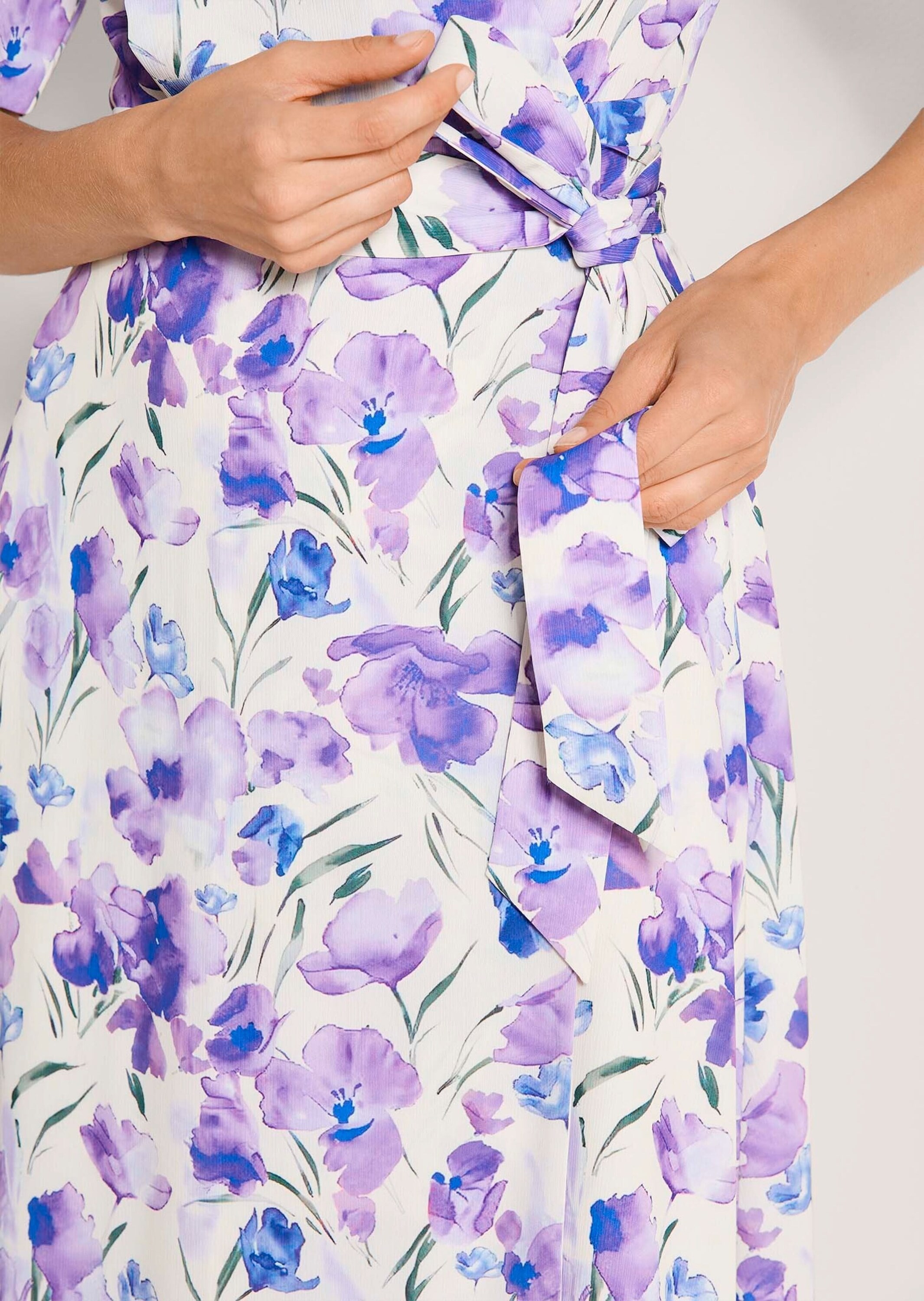 MADELEINE Midikleid »Wickelkleid Druckkleid mit floralem Print« Nahttasche Kleid in Wickelform und Bindeband, weiter Rockform und Rückenteil mit Passse