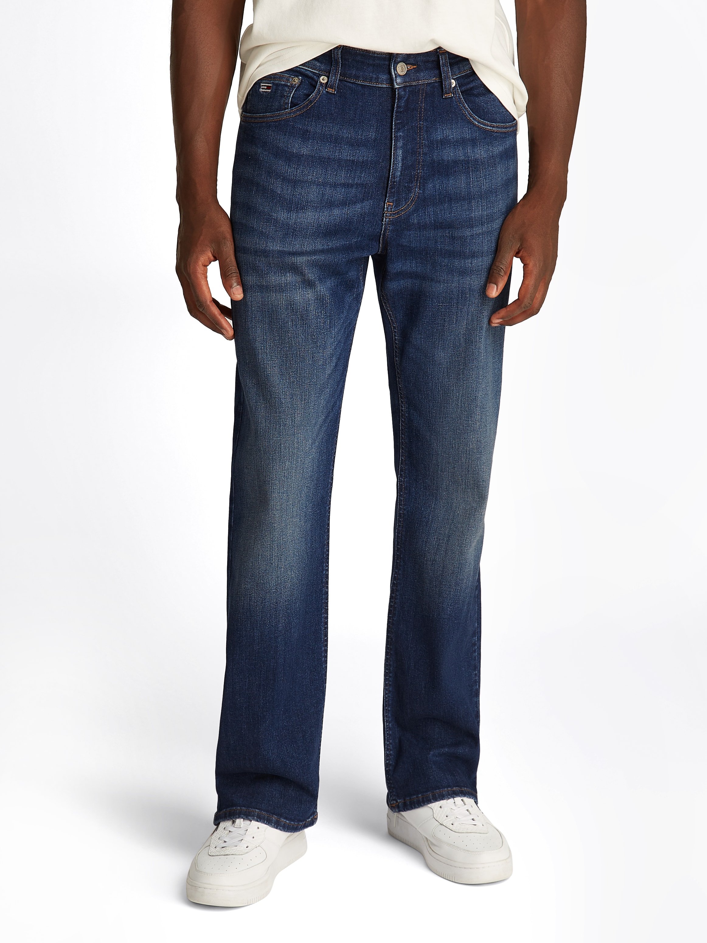 Bootcut-Jeans, in blauer Waschung