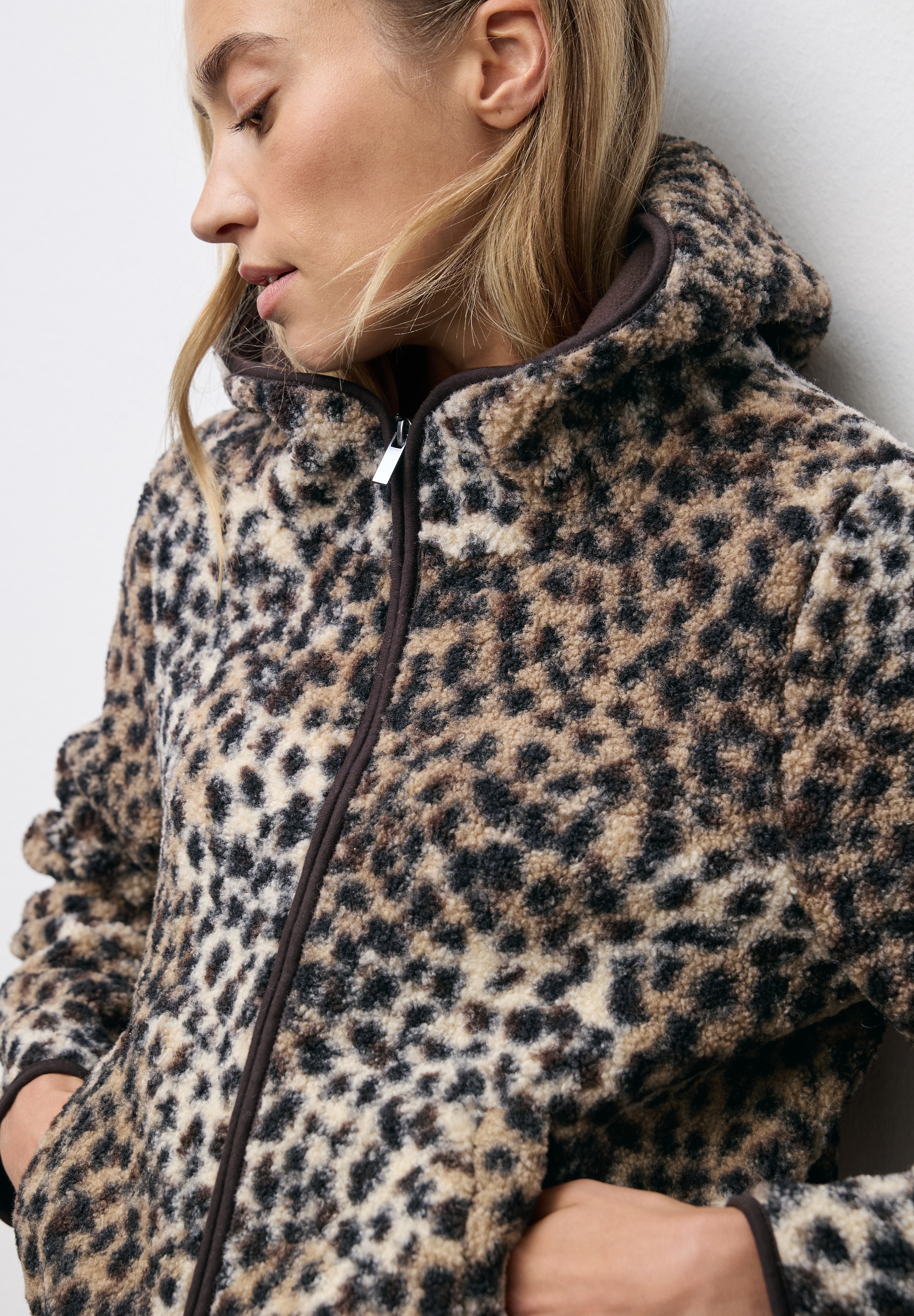STREET ONE Kapuzenplüschjacke, mit Kapuze, mit Leo-Muster
