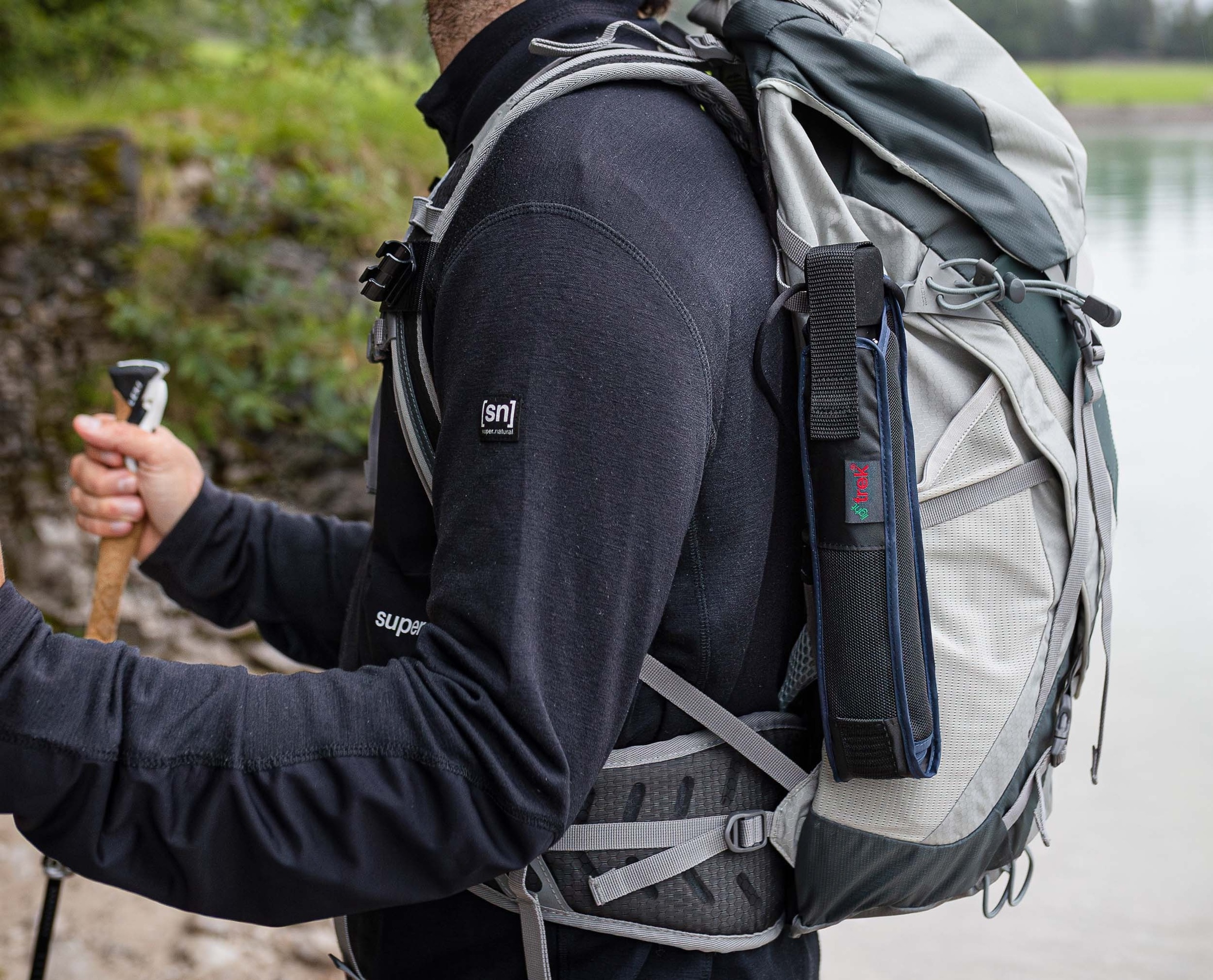 EuroSCHIRM® Taschenregenschirm »light trek«, kompakte Größe, mit integriertem Kompass im Griff