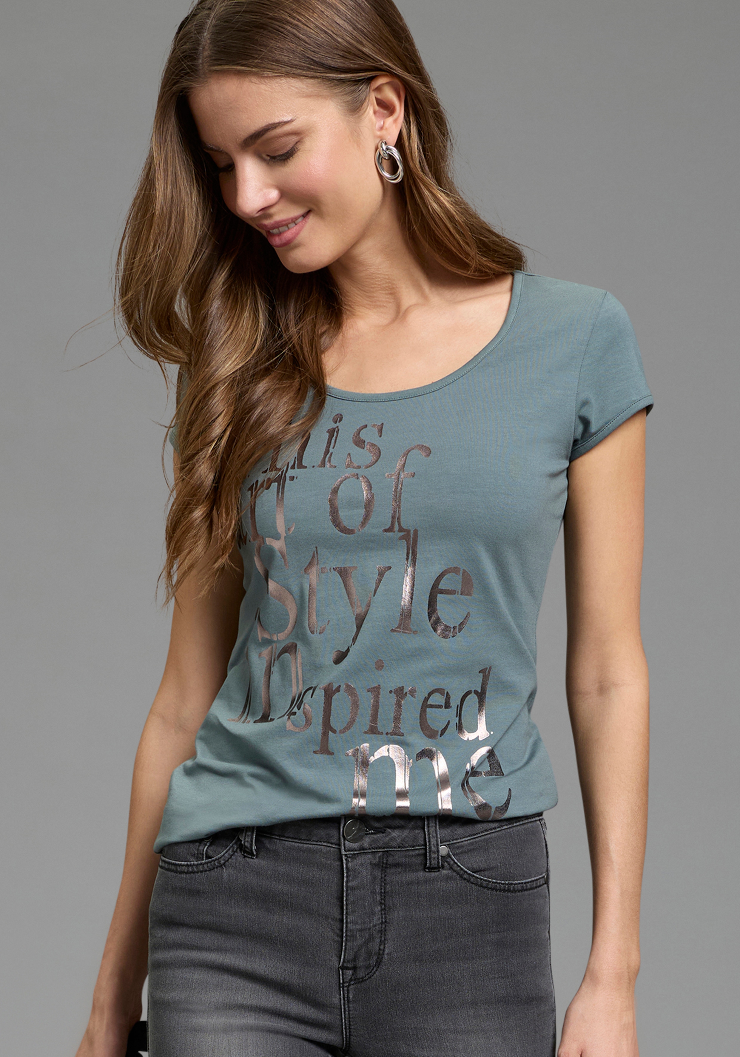 Laura Scott T-Shirt sehr figurbetonte Passform, mit Rundhalsausschnitt