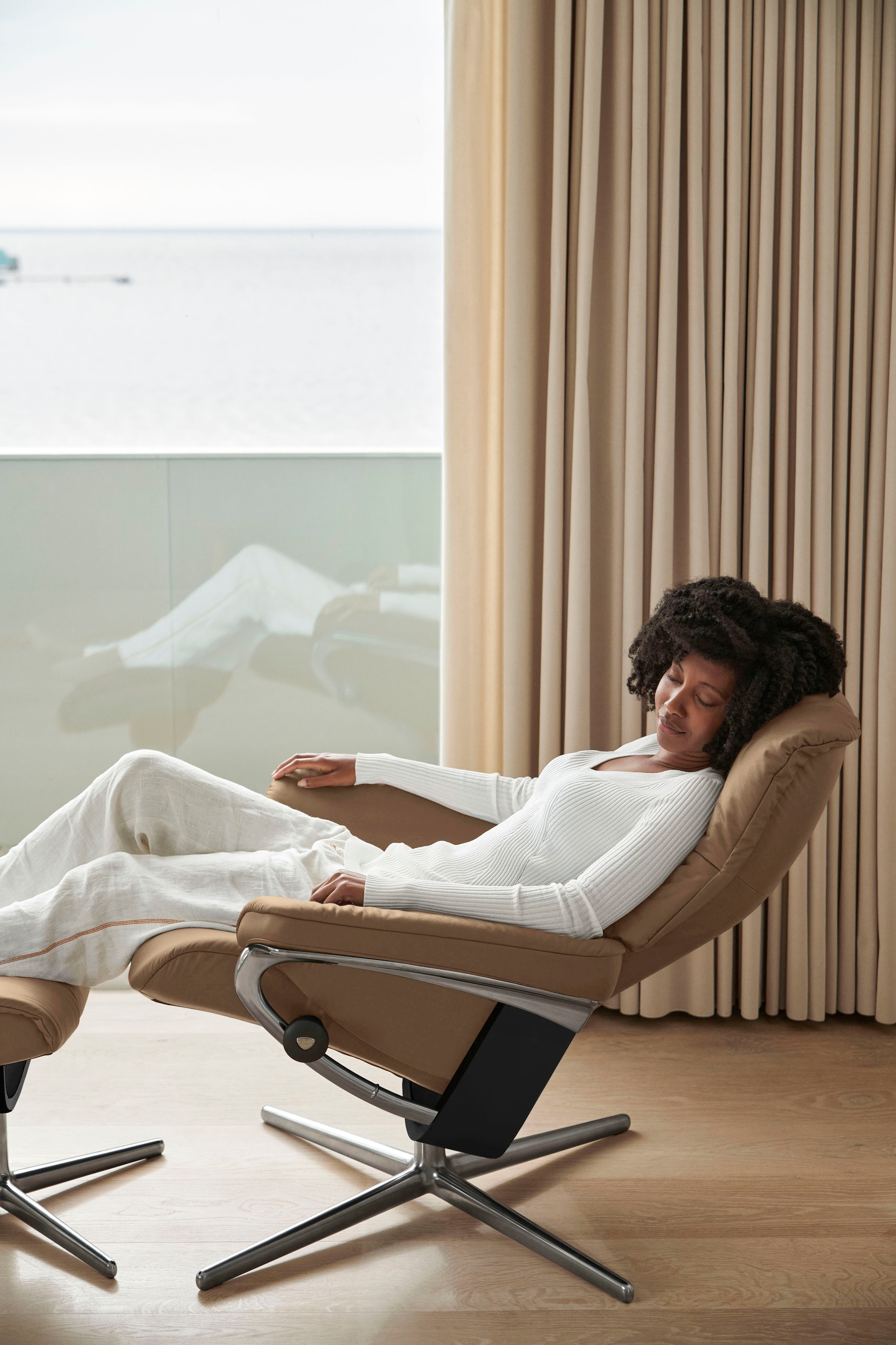 Stressless® Relaxsessel »Mayfair«, (Set, Relaxsessel mit Hocker), mit Hocker, mit Cross Base, Größe S, M & L, Holzakzent Schwarz