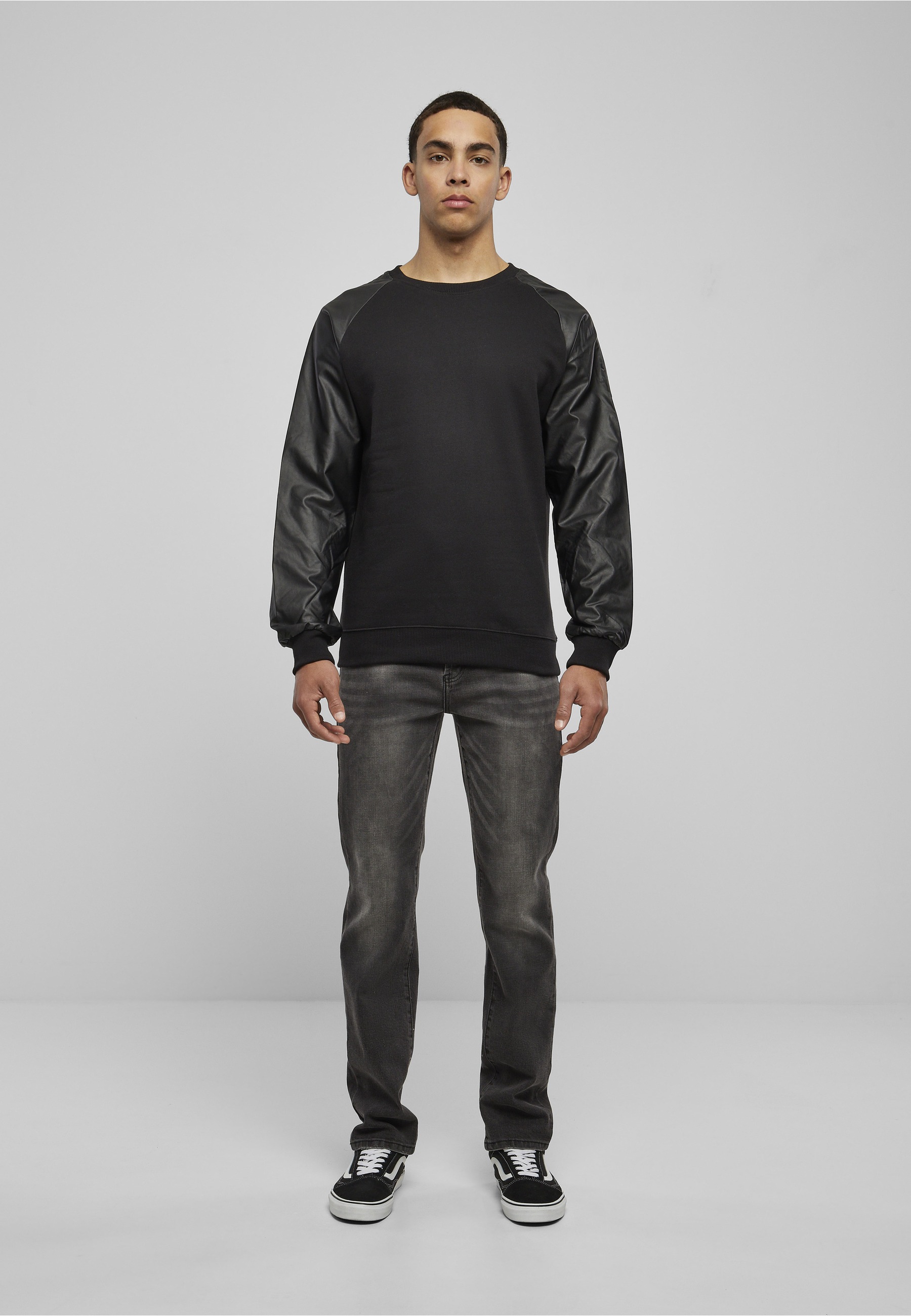 URBAN CLASSICS Sweatshirt »Urban Classics Herren Raglan Leather Imitation Crew«, 1 Stk.
