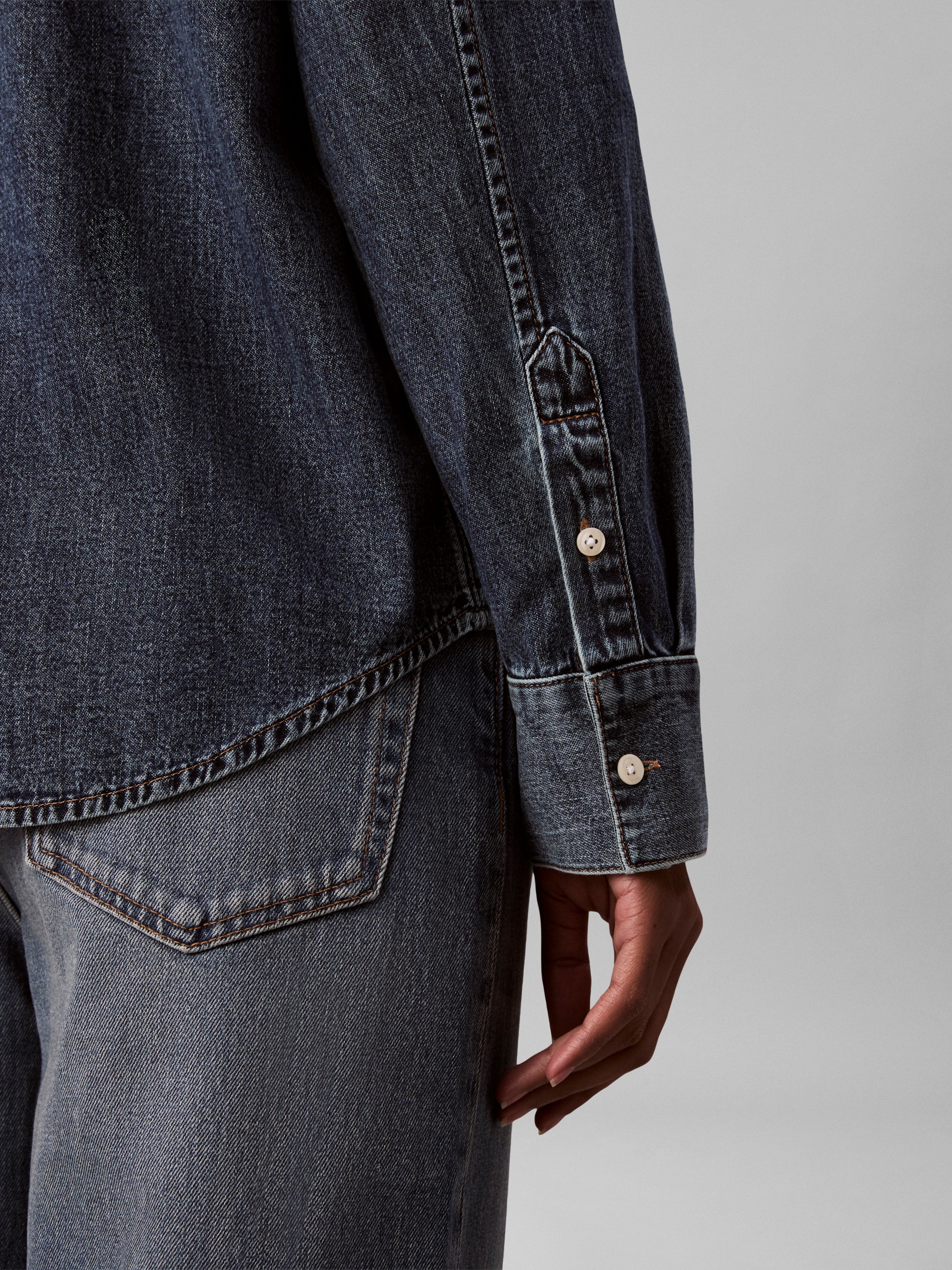 Calvin Klein Jeans Jeansbluse Regular fit, Brusttasche, abgerundeter Saum