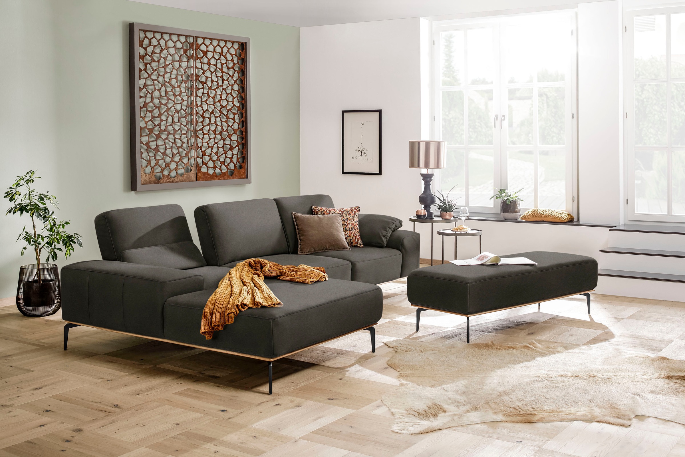 W.SCHILLIG Ecksofa »run, Designsofa mit tollem Sitzkomfort, bequem, L-Form«, mit Holzsockel, Füße in Schwarz pulverbeschichtet, Breite 319 cm