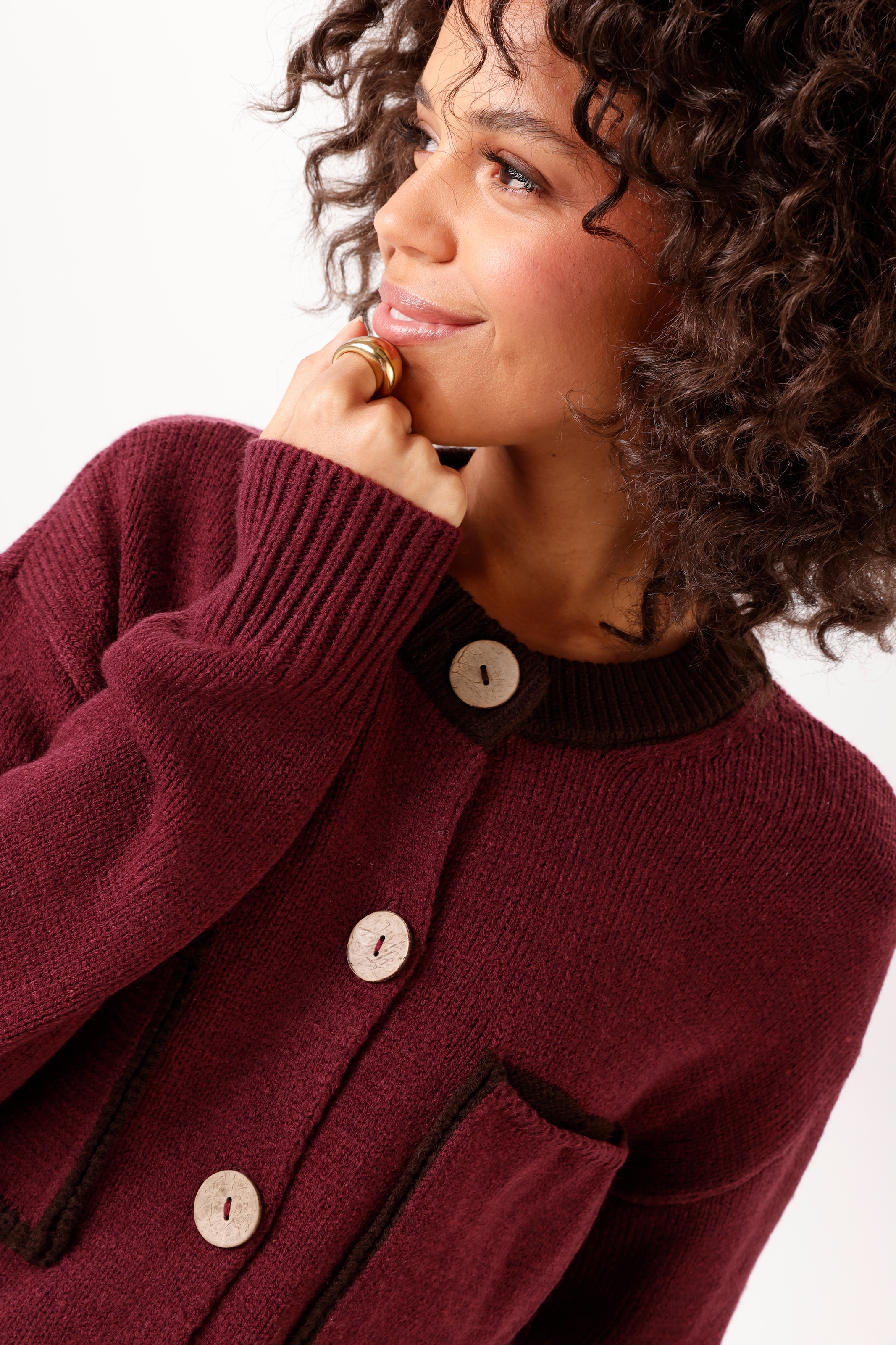 Aniston CASUAL Strickjacke mit dekorativen Knöpfen in Holzoptik zu schließen - NEUE KOLLEKTION