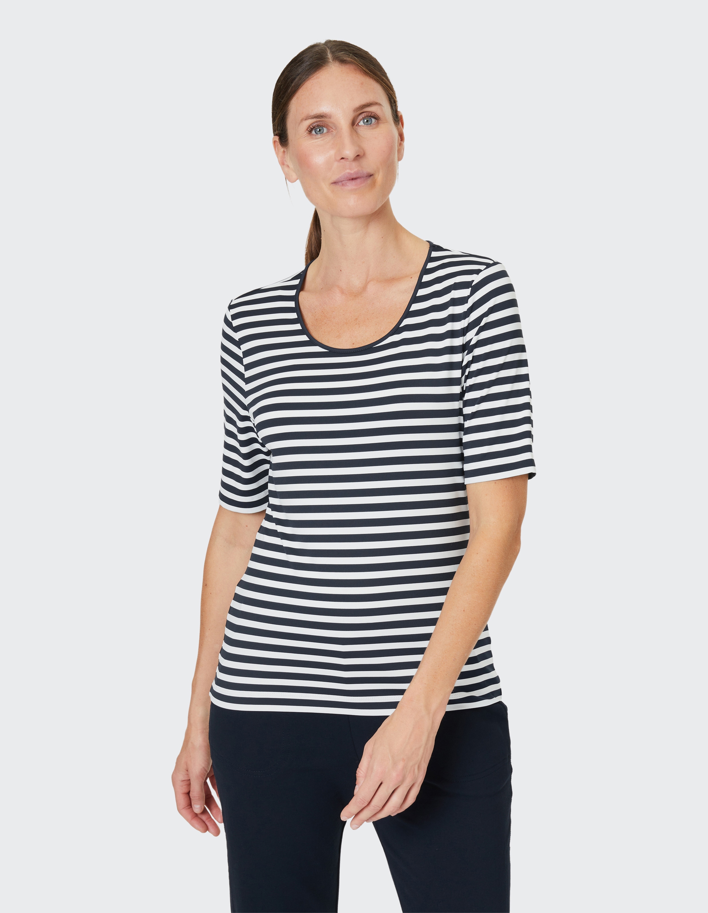 Joy Sportswear 1100000002199 "ALLISON" mit eingesetzten Ärmeln, gerader Rumpfabschluss, ohne Verschluss