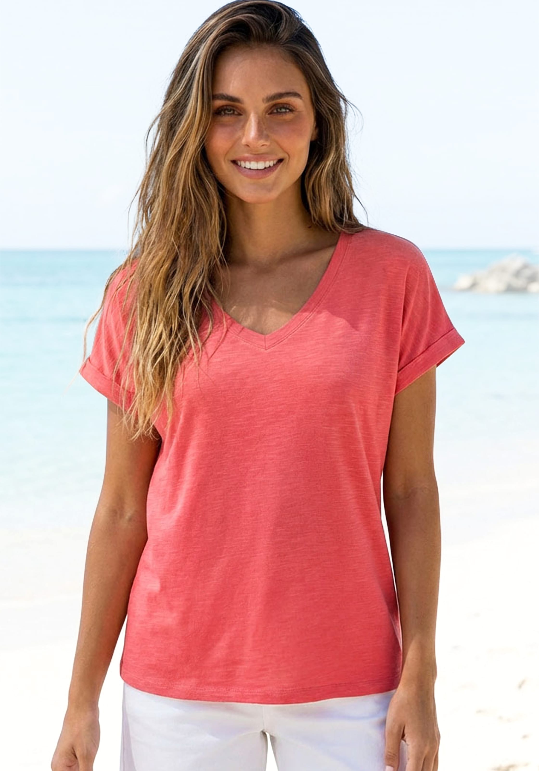 Beachtime by Lascana V-Shirt "mit fixiertem Ärmelumschlag" aus luftiger Viskose-Qualität