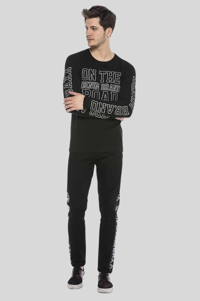 Cipo & Baxx T-Shirt »95% Baumwolle, 5% Elasthan«, mit coolen Ziersteinen