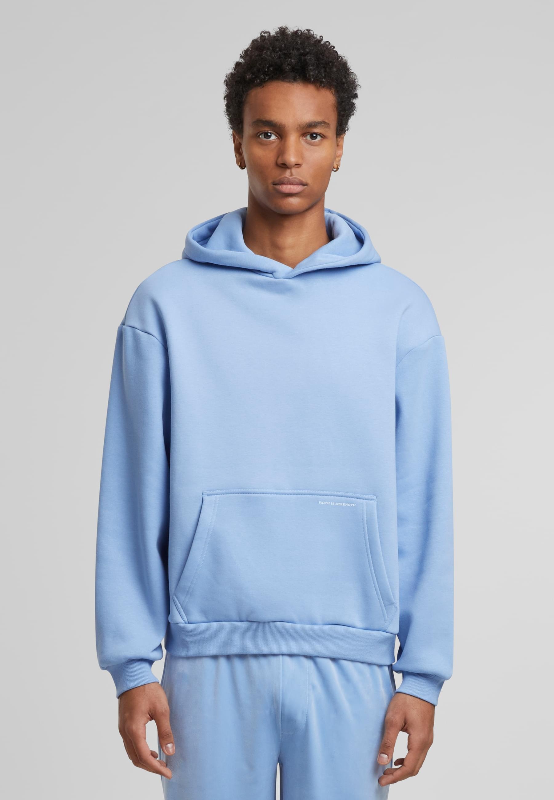 Upscale by Mister Tee Kapuzensweatshirt »Upscale by Mister Tee Faith Is Strength Fluffy Hoody«, 1 Stk.
