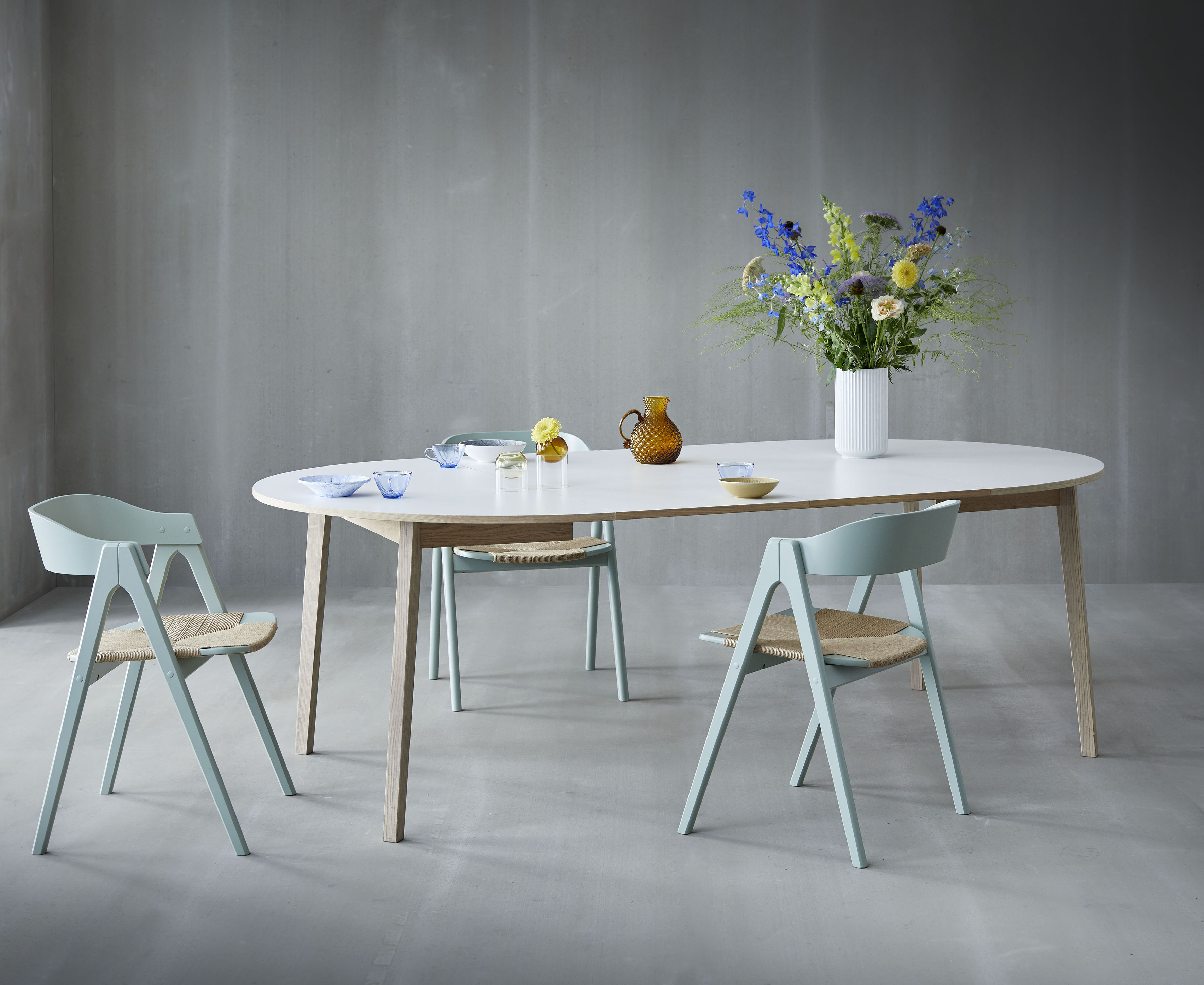 Hammel Furniture Esstisch Single, Tischplatte aus weißem Melamin und Gestell in Massivholz. Ø 130 cm. Inkl. 2 Einlegeplatten