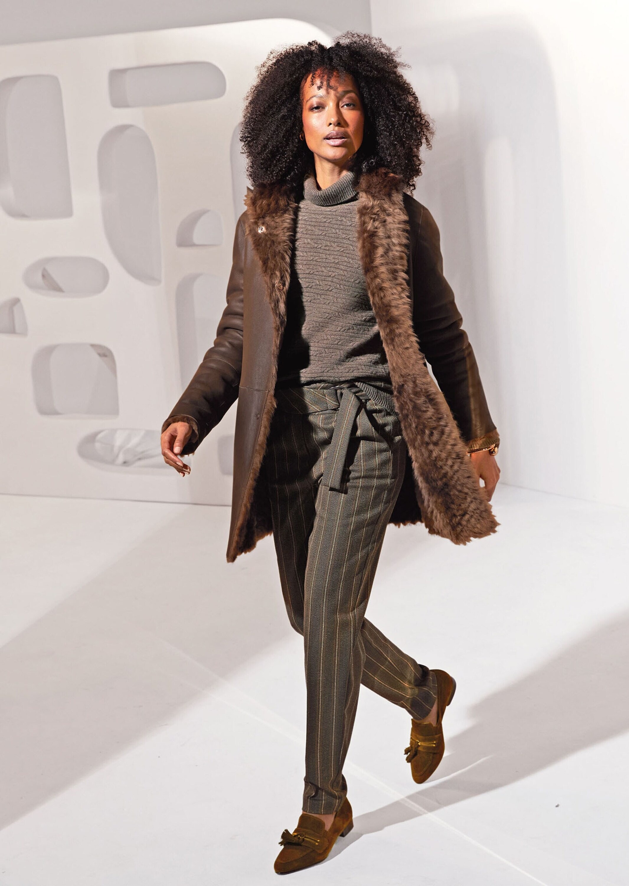 MADELEINE Stoffhose »Hose Schlanke Nadelstreifenhose mit Bügelfalten«