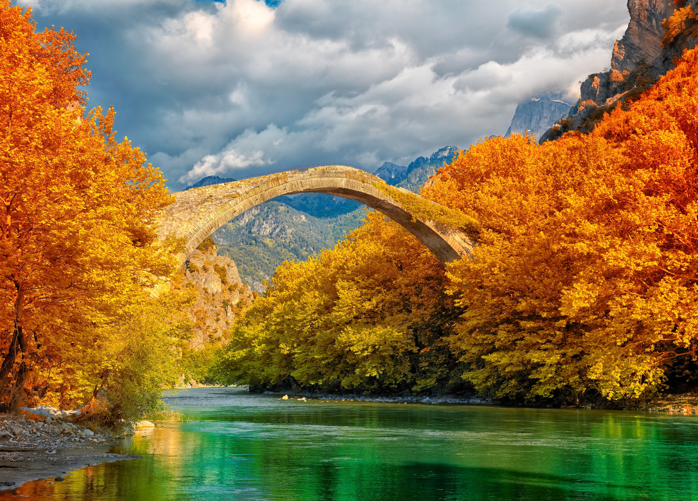 Papermoon Fototapete "Konitsa Bridge Aoos River" glatt