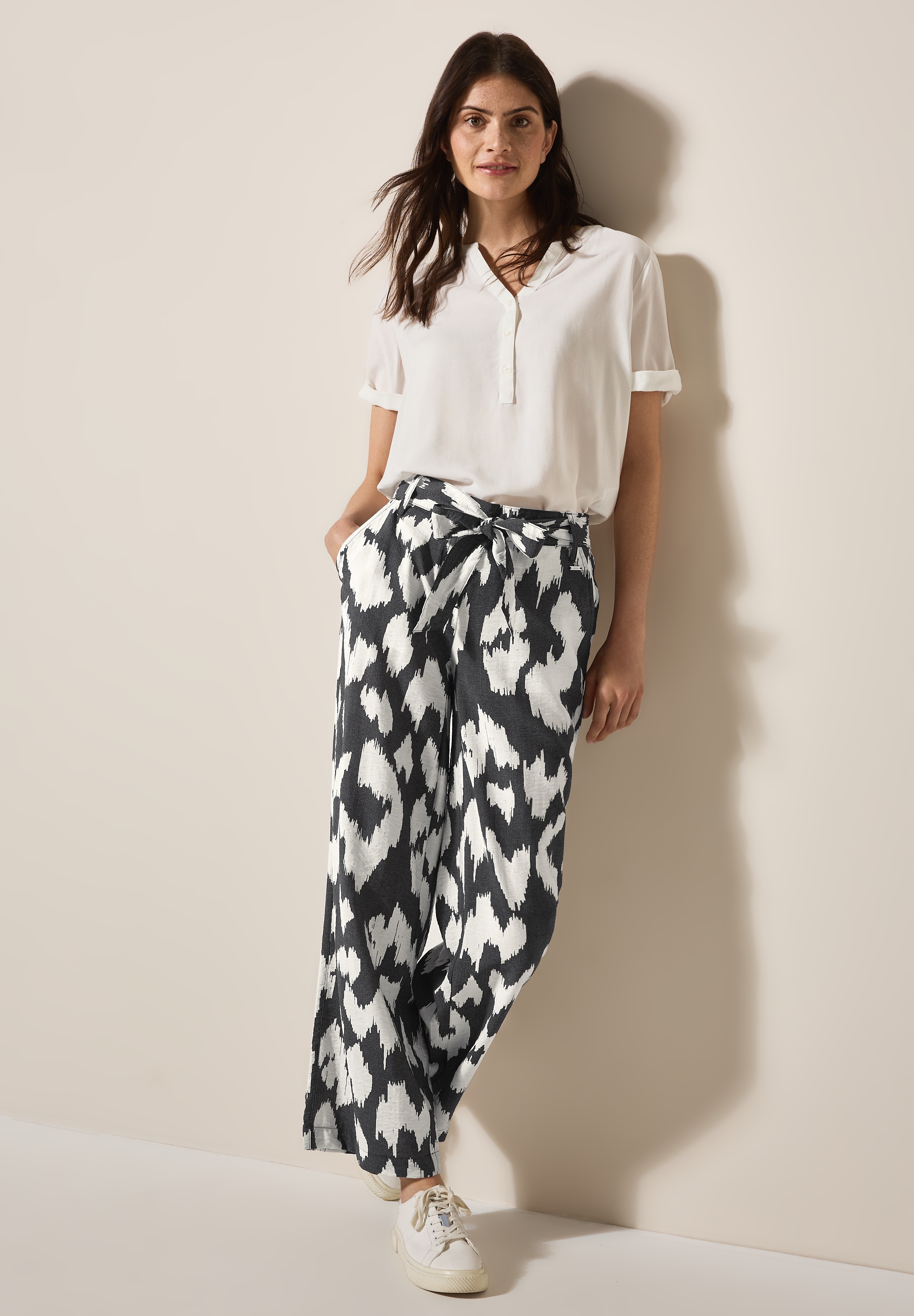 Cecil Stoffhose »Style Neele«, mit grafischem Muster und Gürteldetail vorne
