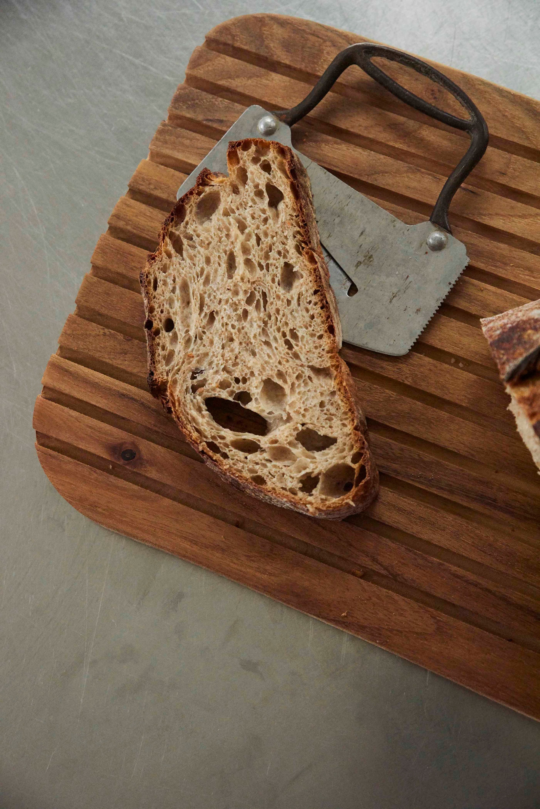 Thumbnail - aida RAW Schneidebrett "RAW Teak" organische Form