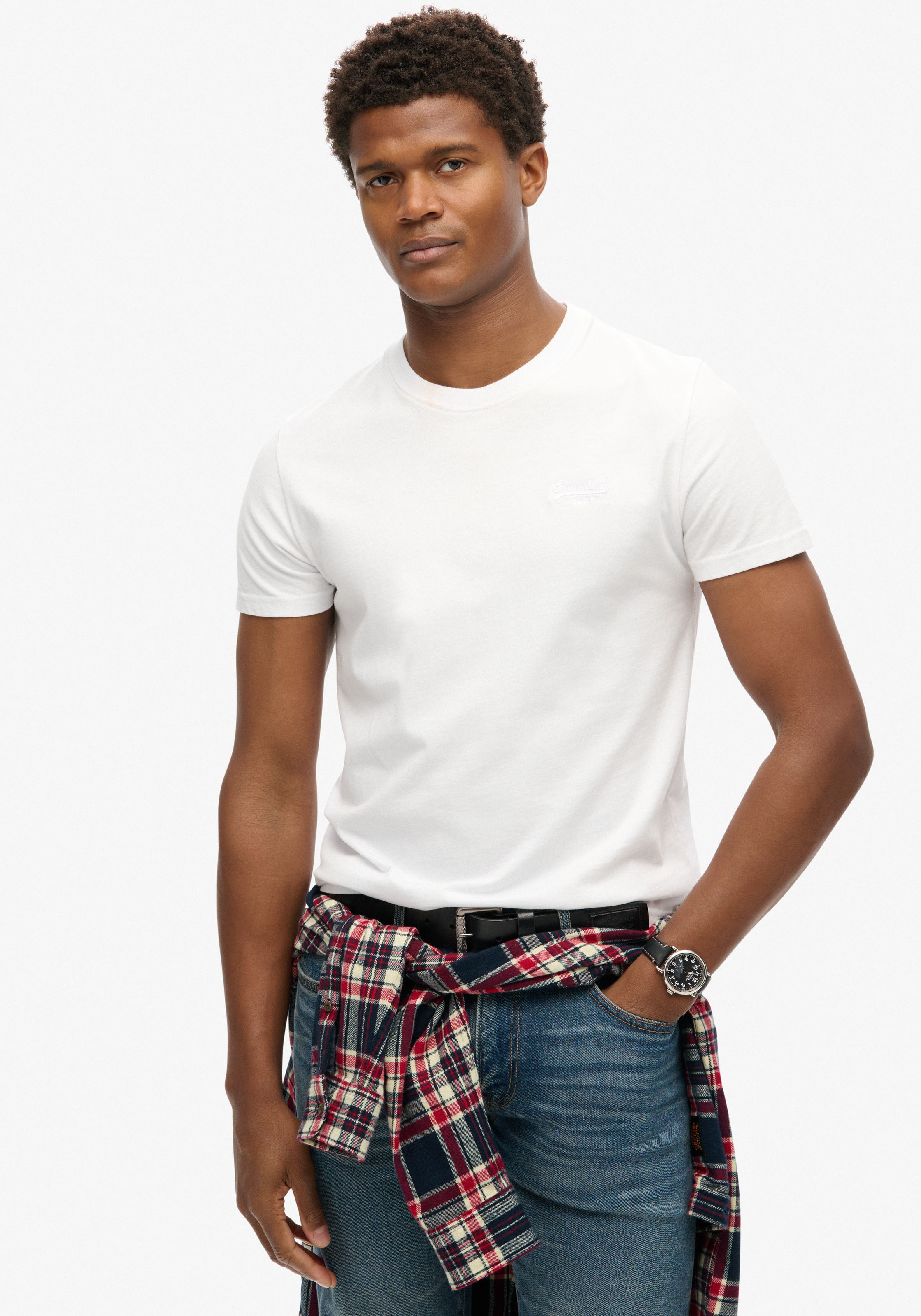 Superdry Rundhalsshirt "ESSENTIAL LOGO EMB TEE" Slim Fit, aus Baumwolle und Single Jersey, mit Rundhalsausschnitt