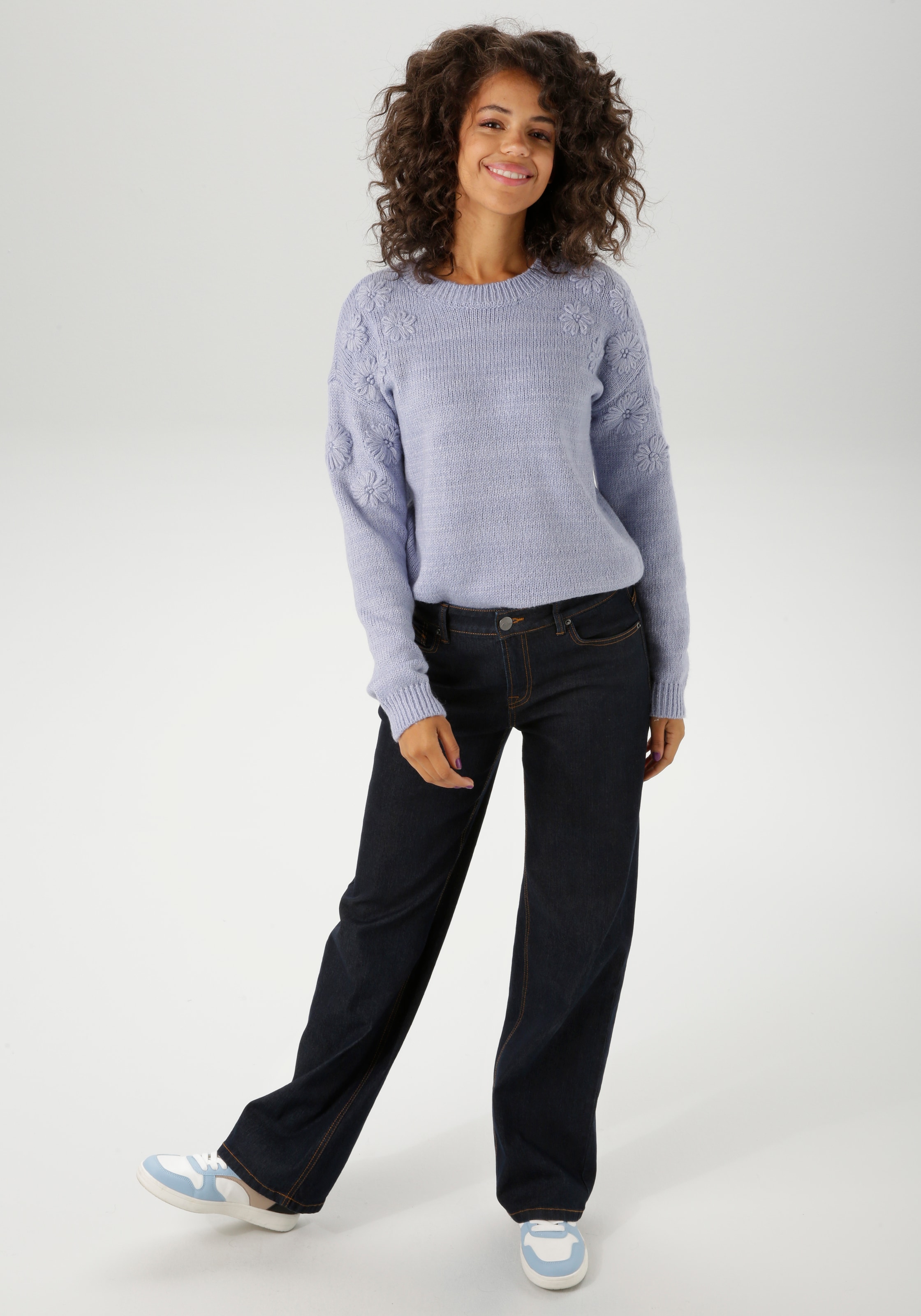 Aniston CASUAL Strickpullover, mit aufgestrickten Blüten verziert - NEUE KOLLEKTION