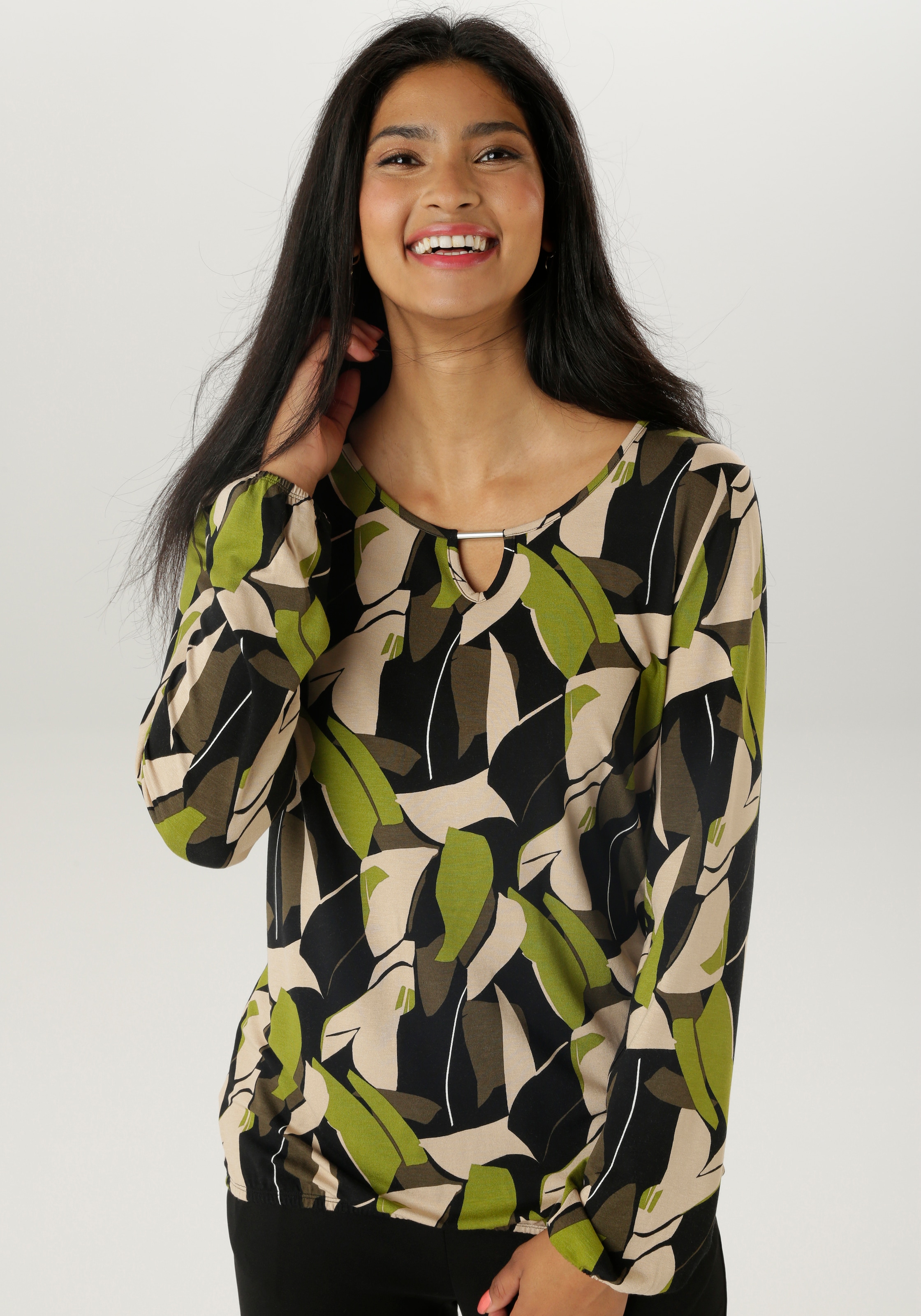 Aniston SELECTED Langarmshirt, mit Cut-out und phantasievollem Druck günstig online kaufen