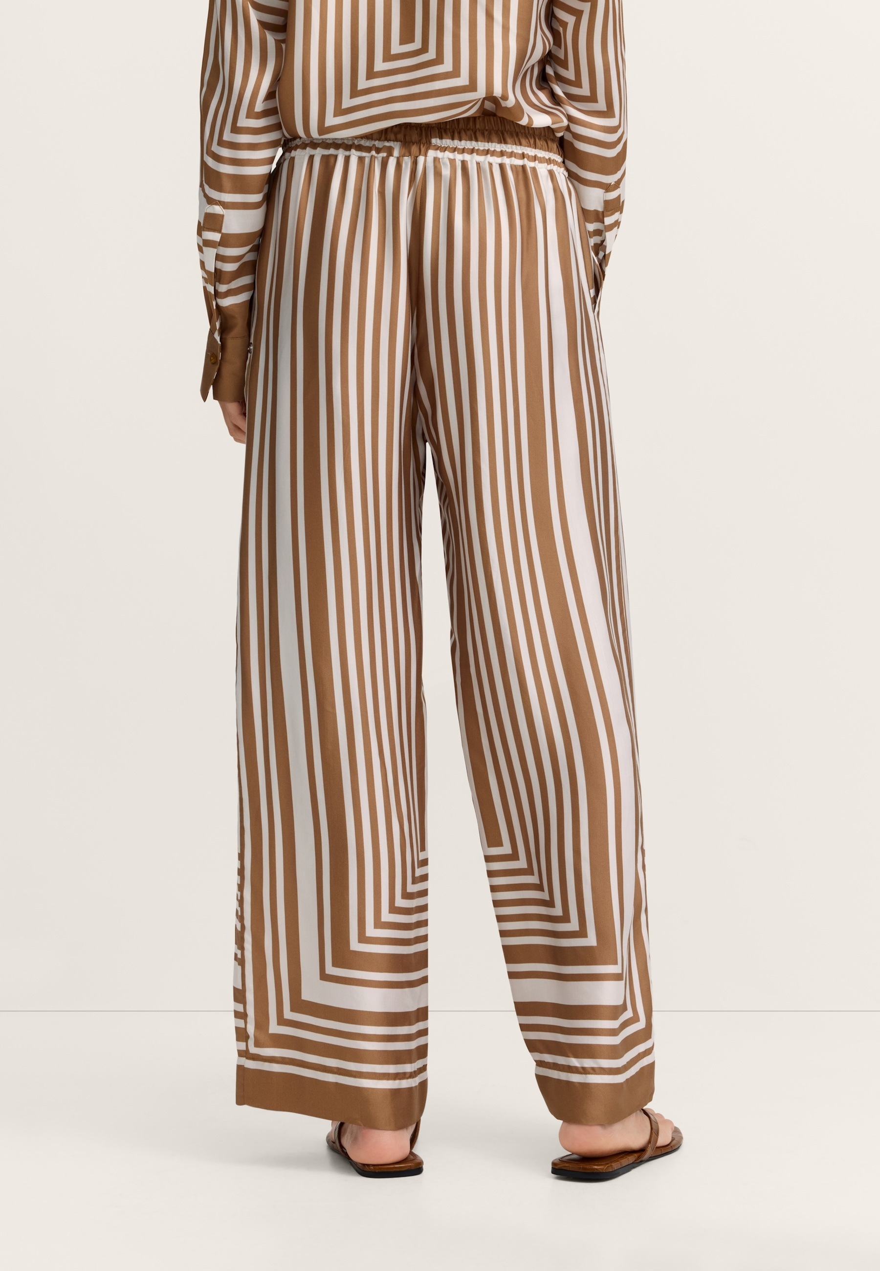 bugatti Stoffhose  mit grafischem Print aus Viskose