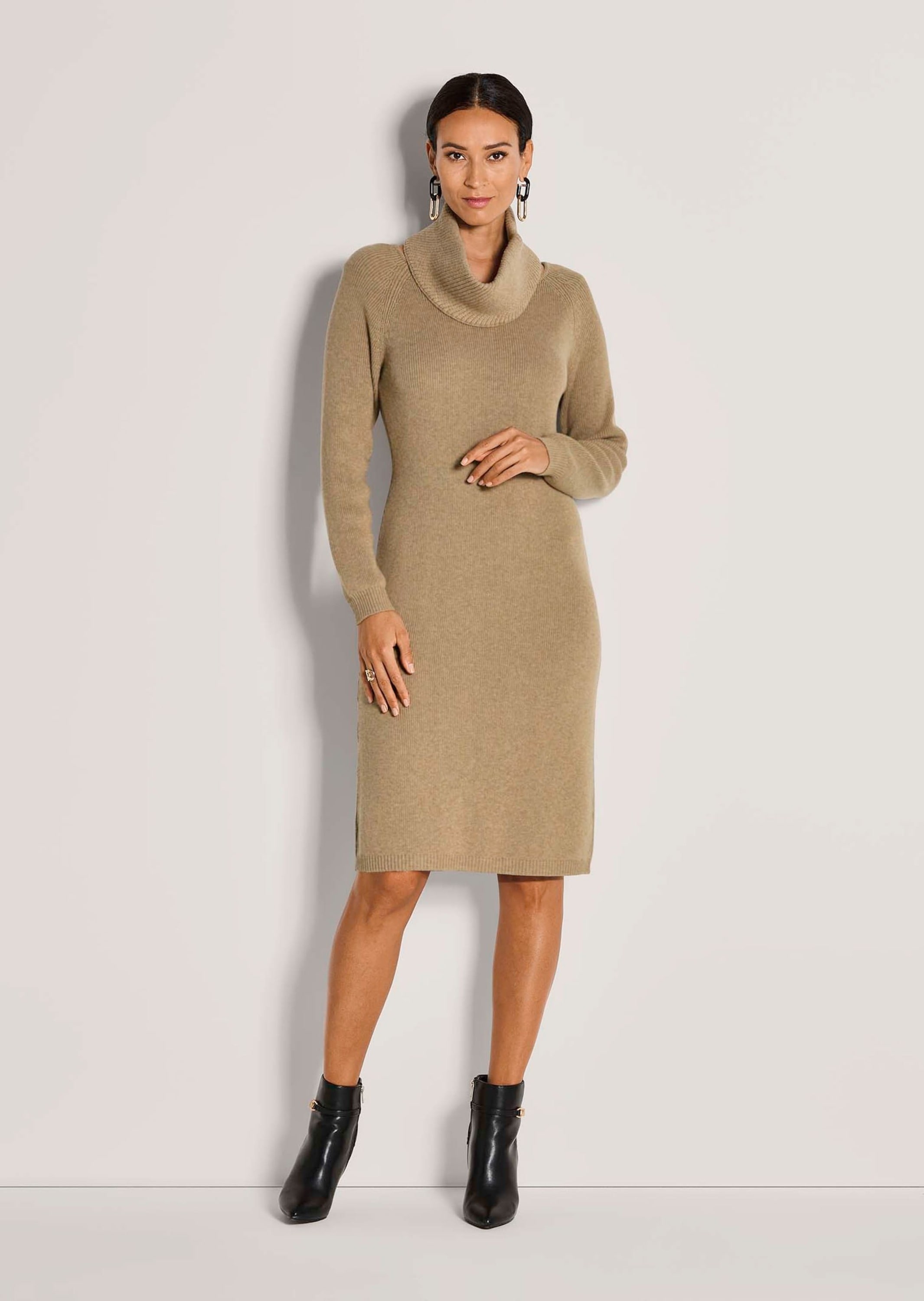 MADELEINE Strickkleid »Strickkleid Elegantes Kleid mit abnehmbarem Kragen«