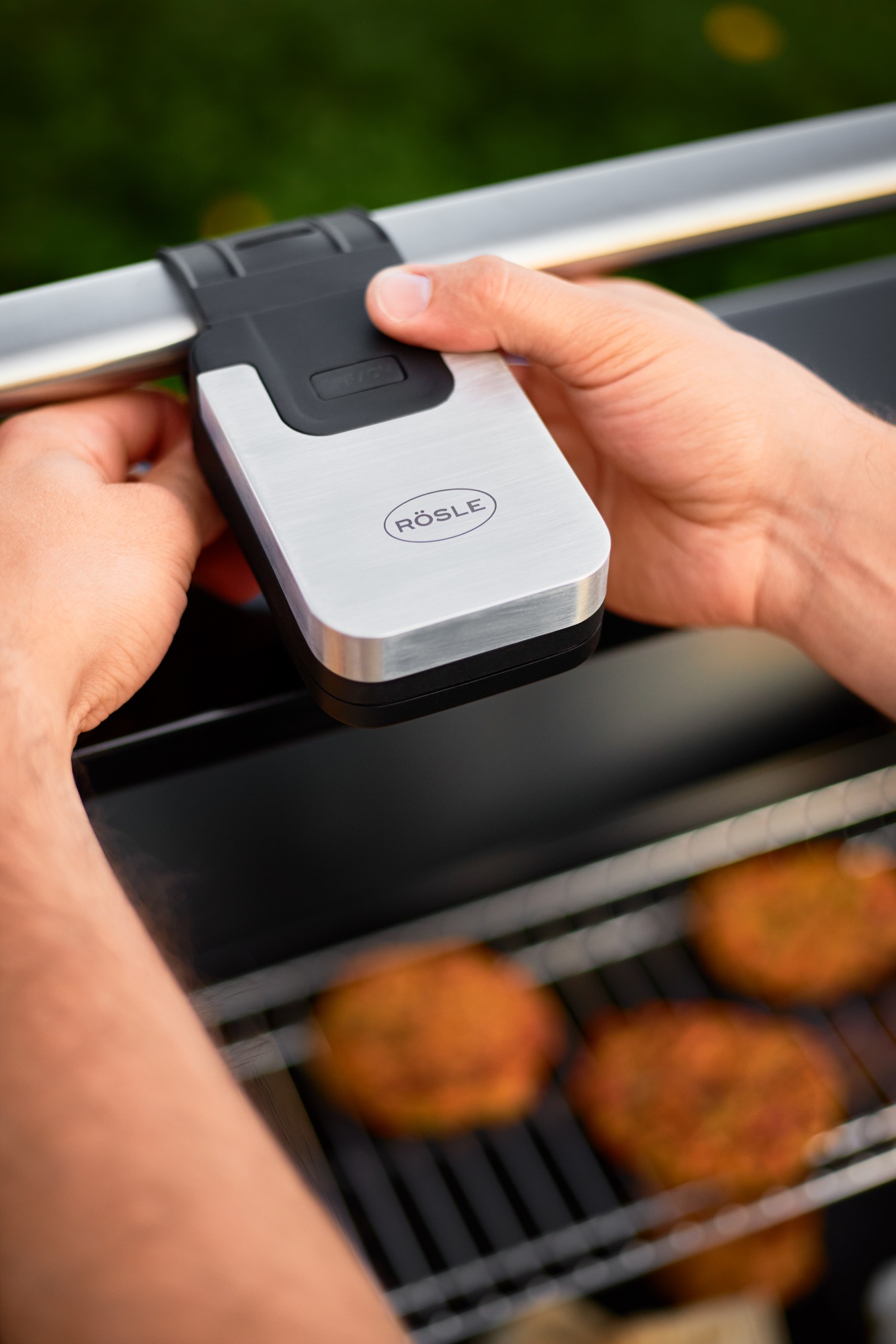 RÖSLE Handleuchte »Universal BBQ LED Griffleuchte«, zum Ausleuchten des Grillbereichs