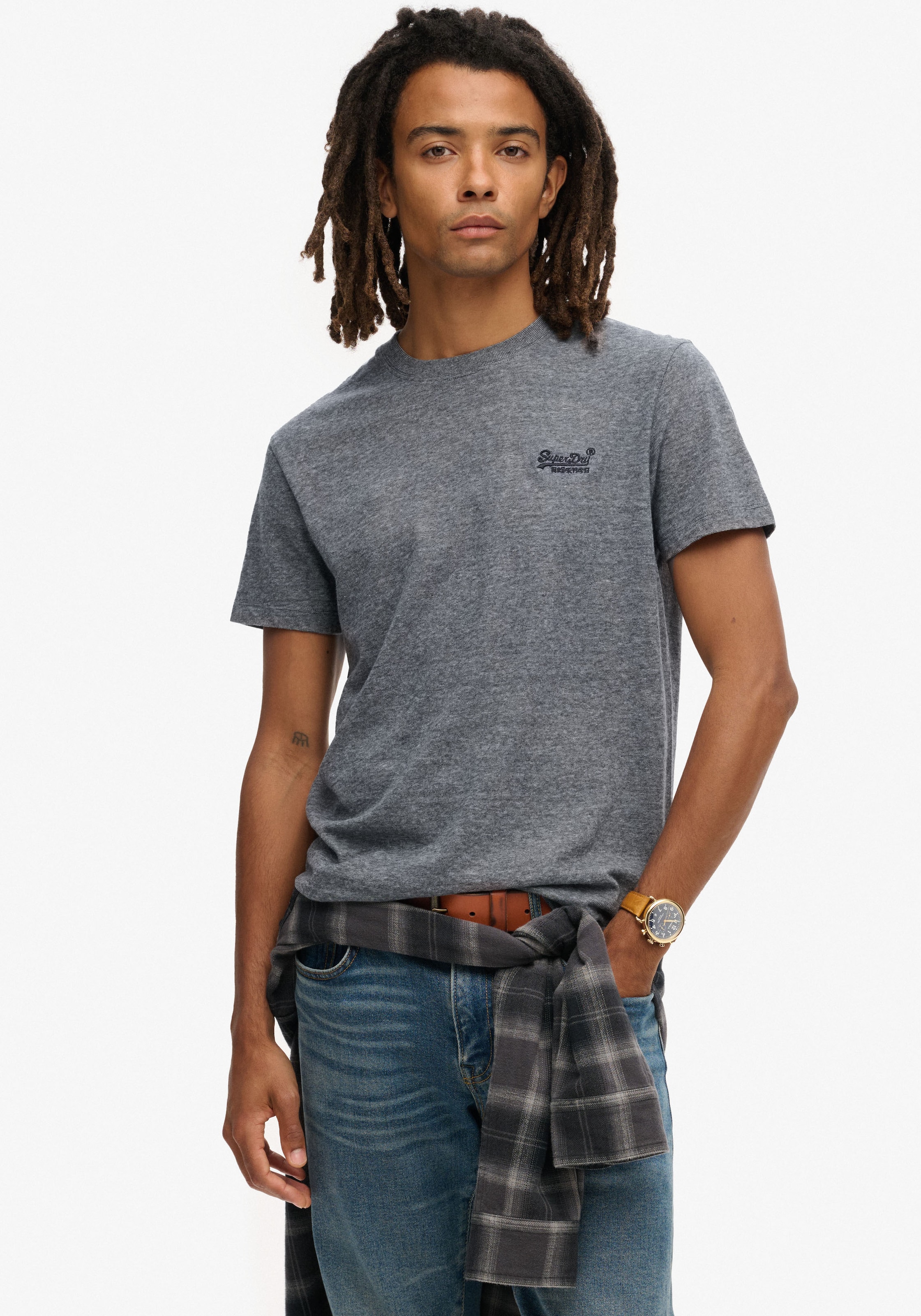 Superdry "ESSENTIAL LOGO EMB TEE" aus Baumwolle und Single Jersey, Slim Fit, Kurzarm, hüftlang