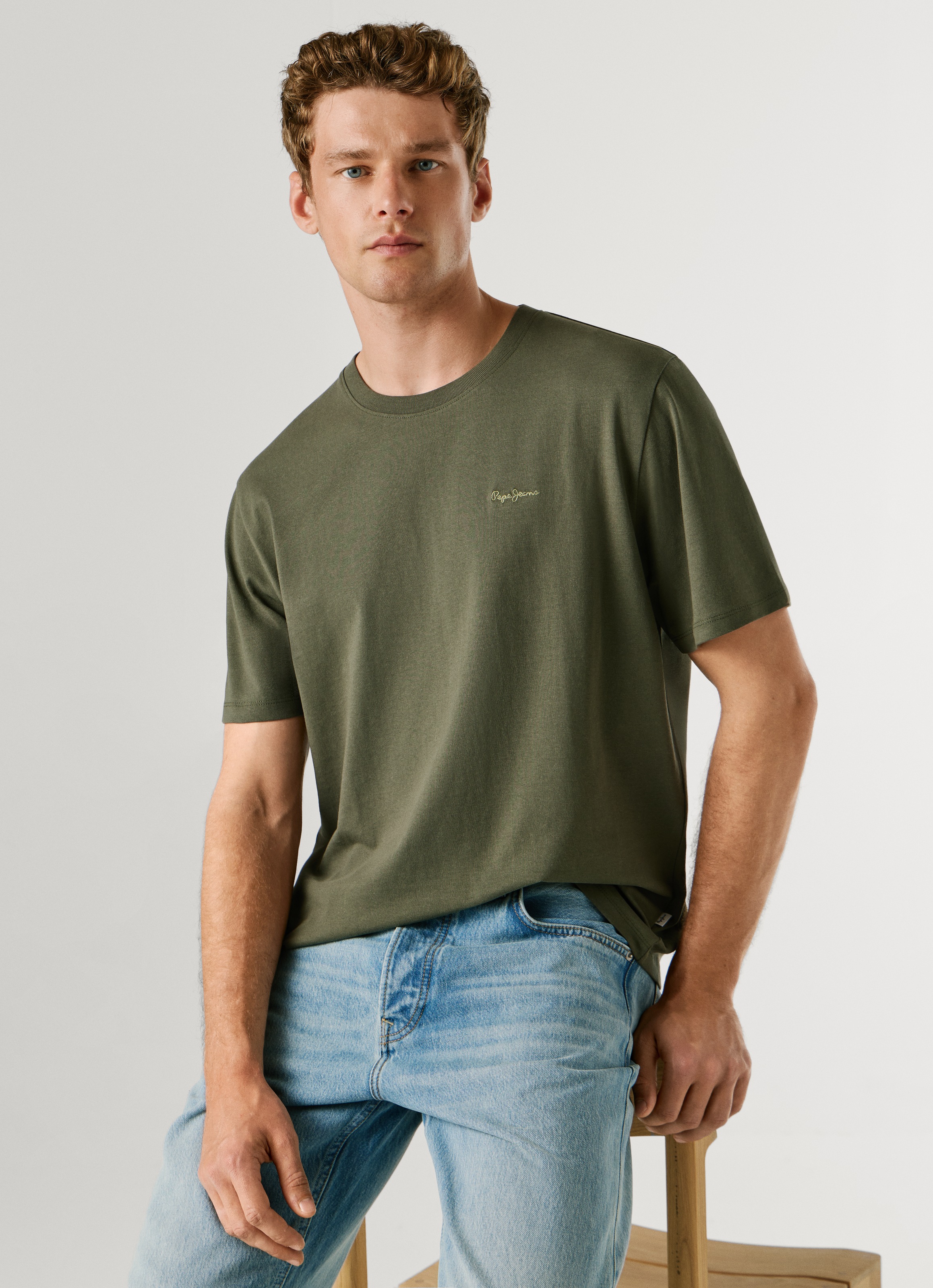 Pepe Jeans T-Shirt "CONTRAST CONNOR" mit Rundhals und gesticktem Logo günstig online kaufen