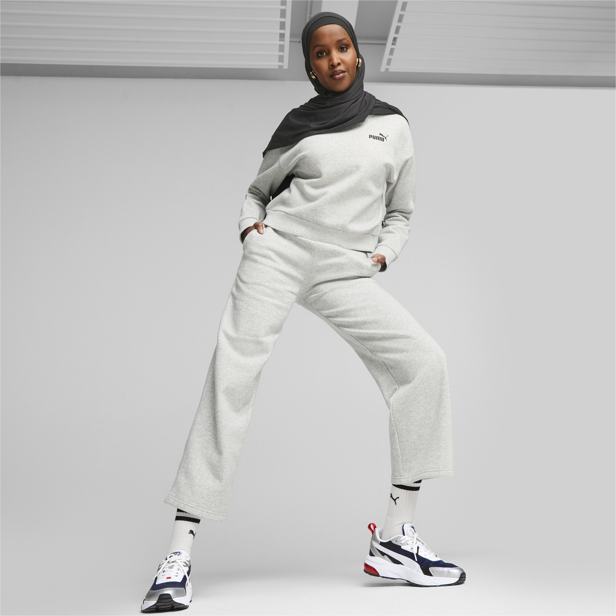 PUMA Sporthose »ESS+ Straight Leg Jogginghose Damen«