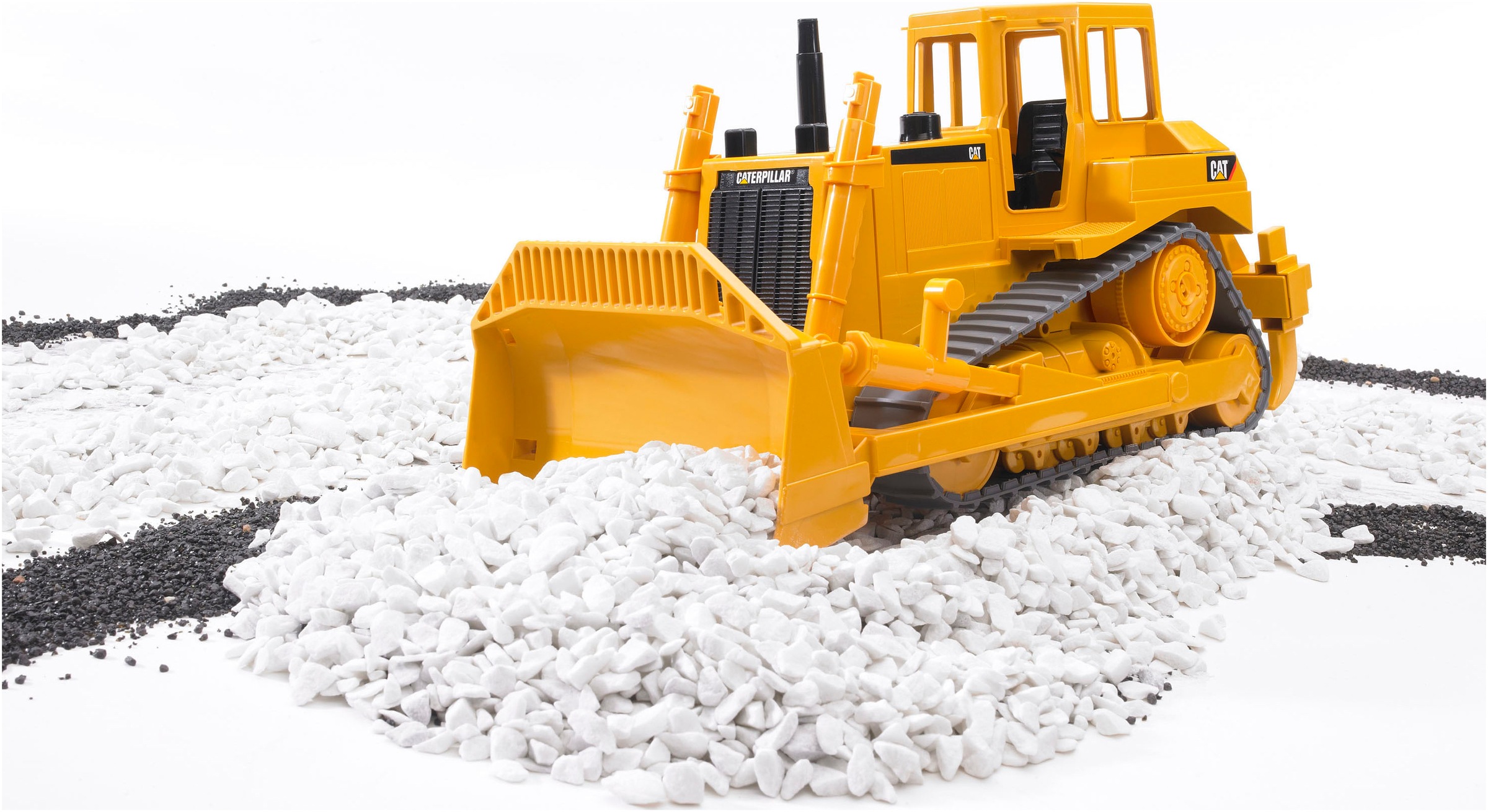 Bruder® Spielzeug-Baumaschine »Cat Bulldozer 40 cm (02422)«, Made in Europe