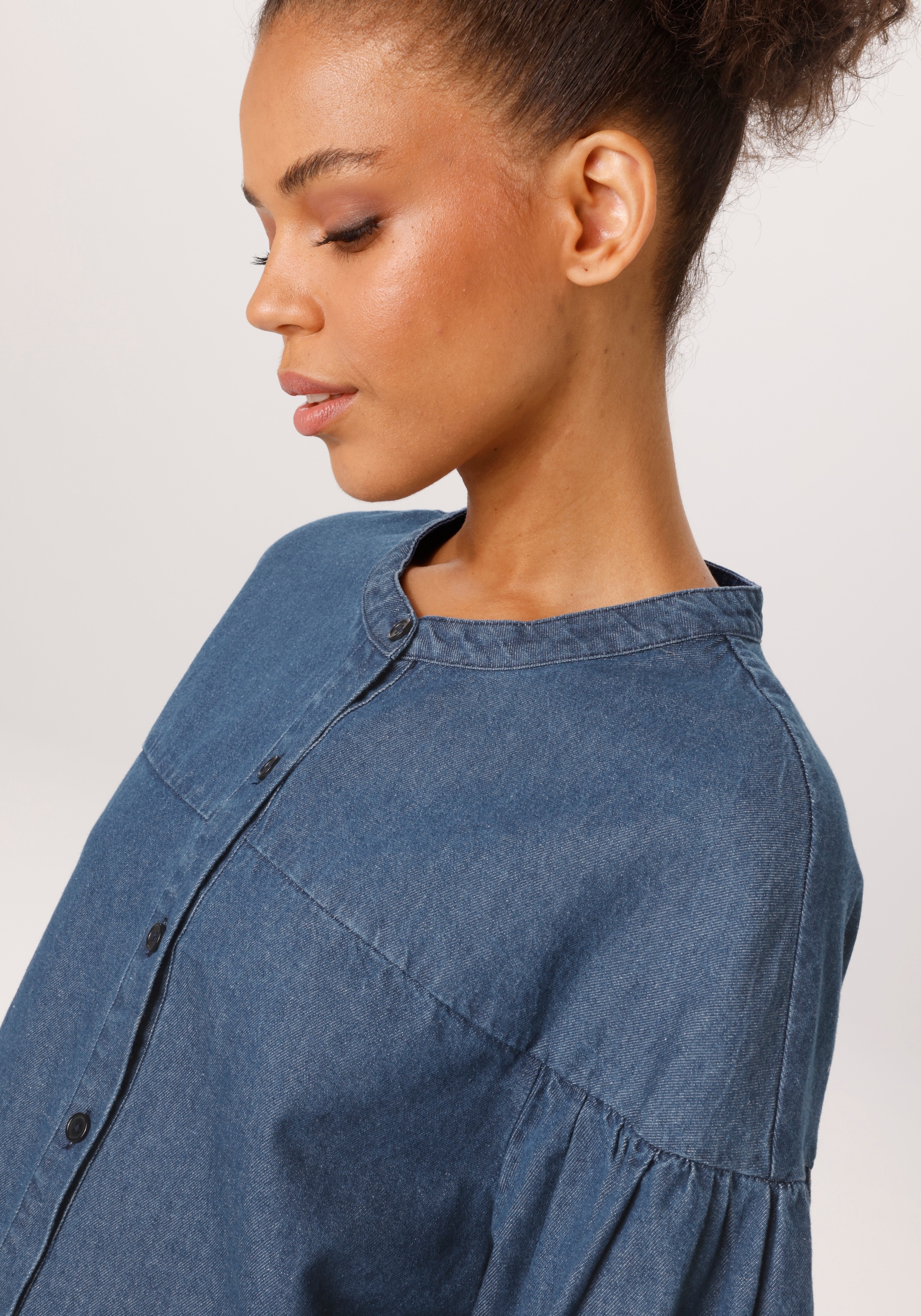 Thumbnail - Aniston CASUAL Jeansbluse mit 3/4-langen Arm in weiter, topmodischer Form - NEUE KOLLEKTION