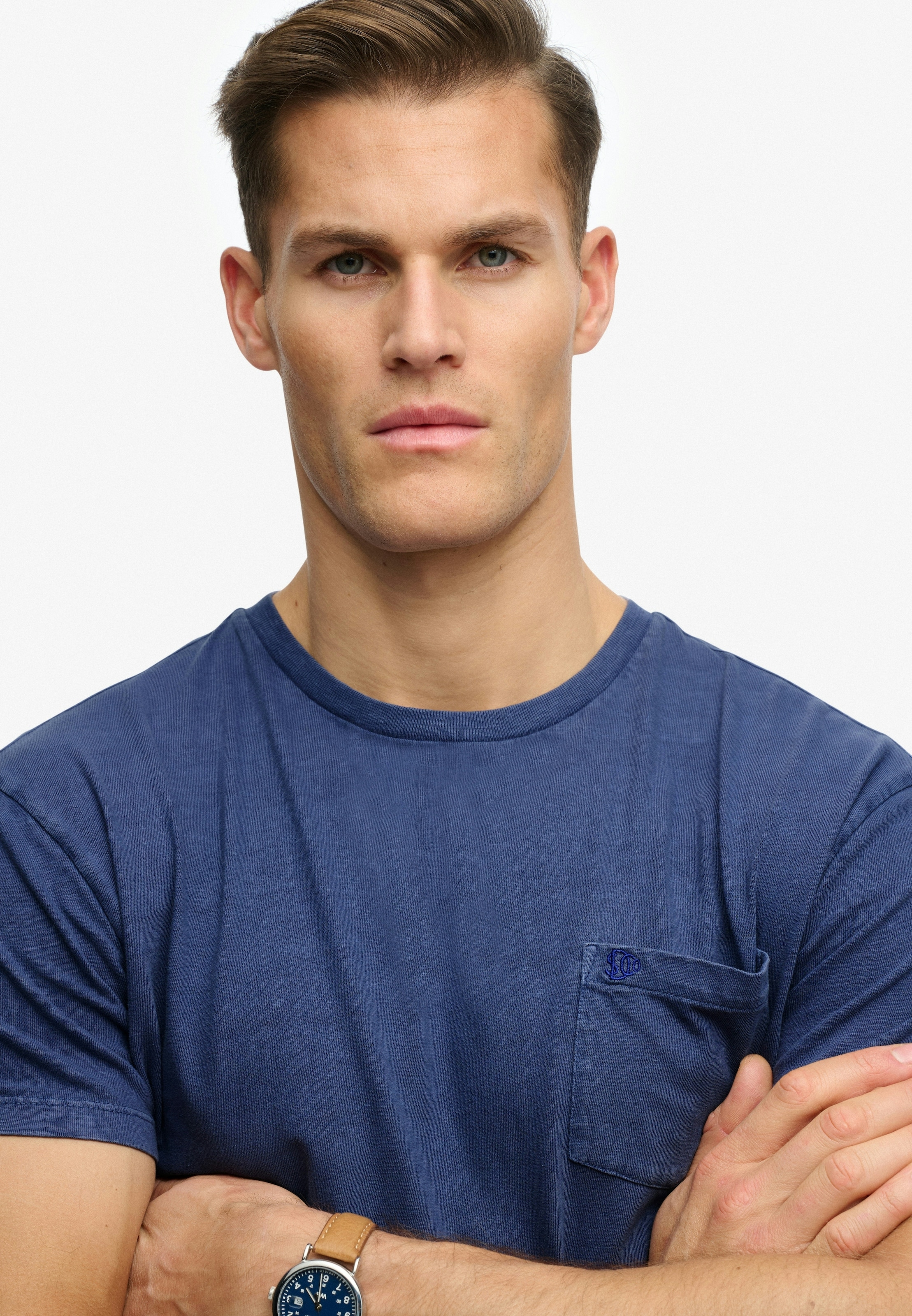 Superdry Rundhalsshirt »COTTON CLASSIC LINEN PKT TEE« Baumwollmischung, relaxed fit aus luftig leichtem Baumwoll-Leinen-Mix