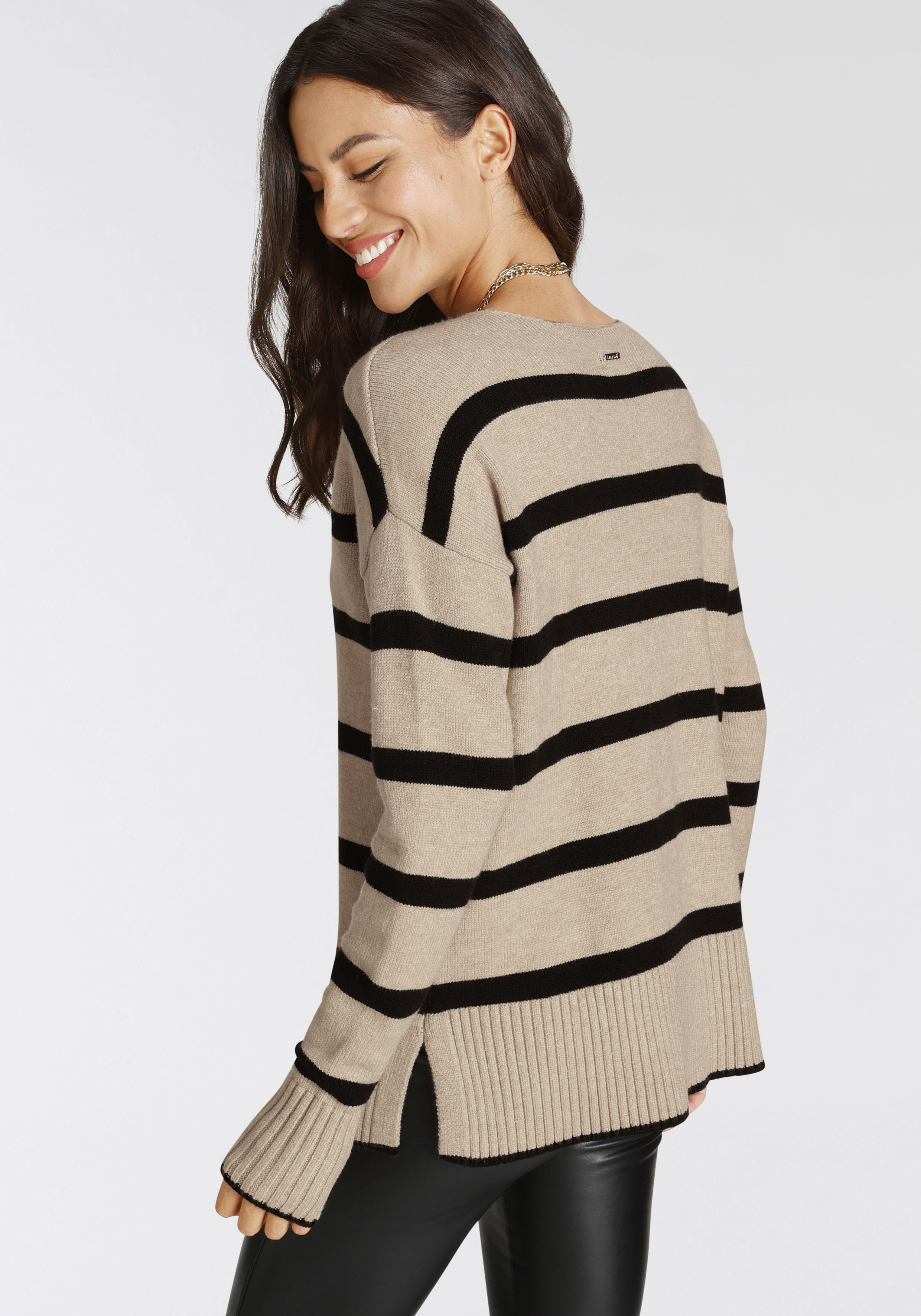 Thumbnail - Laura Scott Streifenpullover, softer Übergangsstrick mit V-Ausschnitt in lässiger Passform