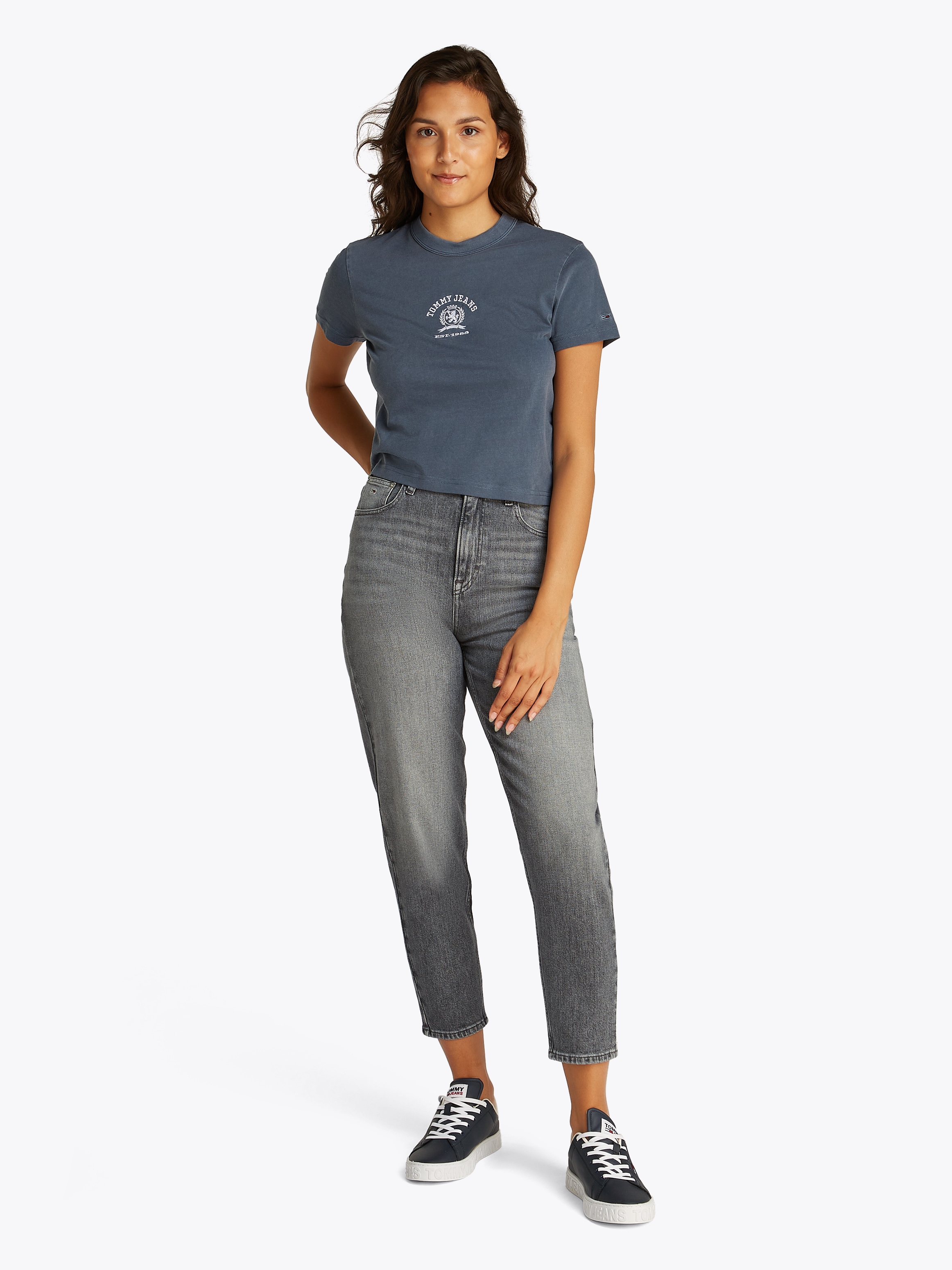 Tommy Jeans Mom-Jeans »High waist - Mom-Jeans Tapered«, mit Logo-Stickereien, in knöchelfreier Länge