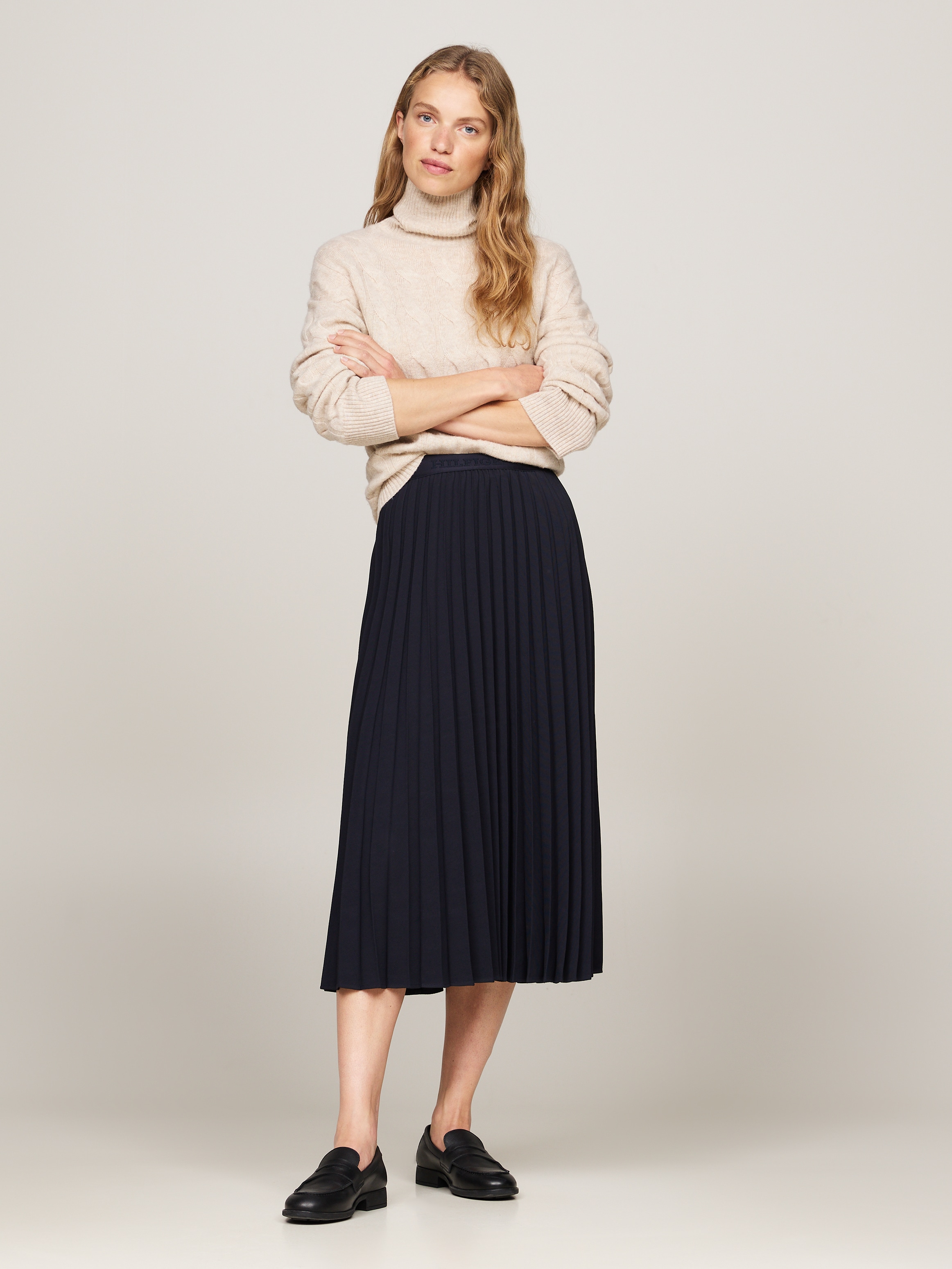 Tommy Hilfiger Plisseerock »FLUID TWILL PLEATED MIDI SKIRT«, Webrock mit Markenlabel