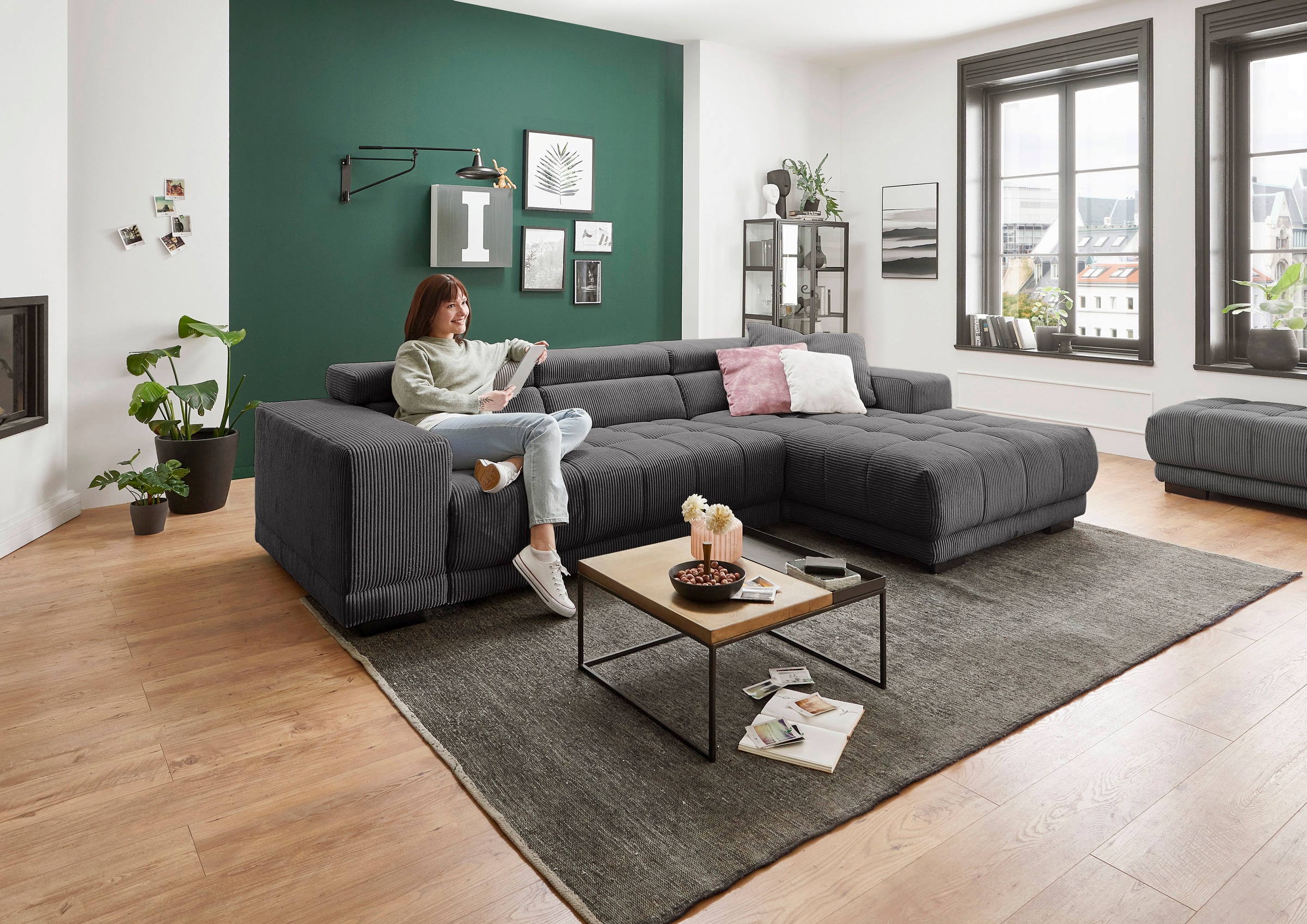Die PlanBar Ecksofa »MP-IN15053 L-Form schmaler Schenkel«, mit Kopfteilverstellung, wahlweise mit manueller Vorziehbank