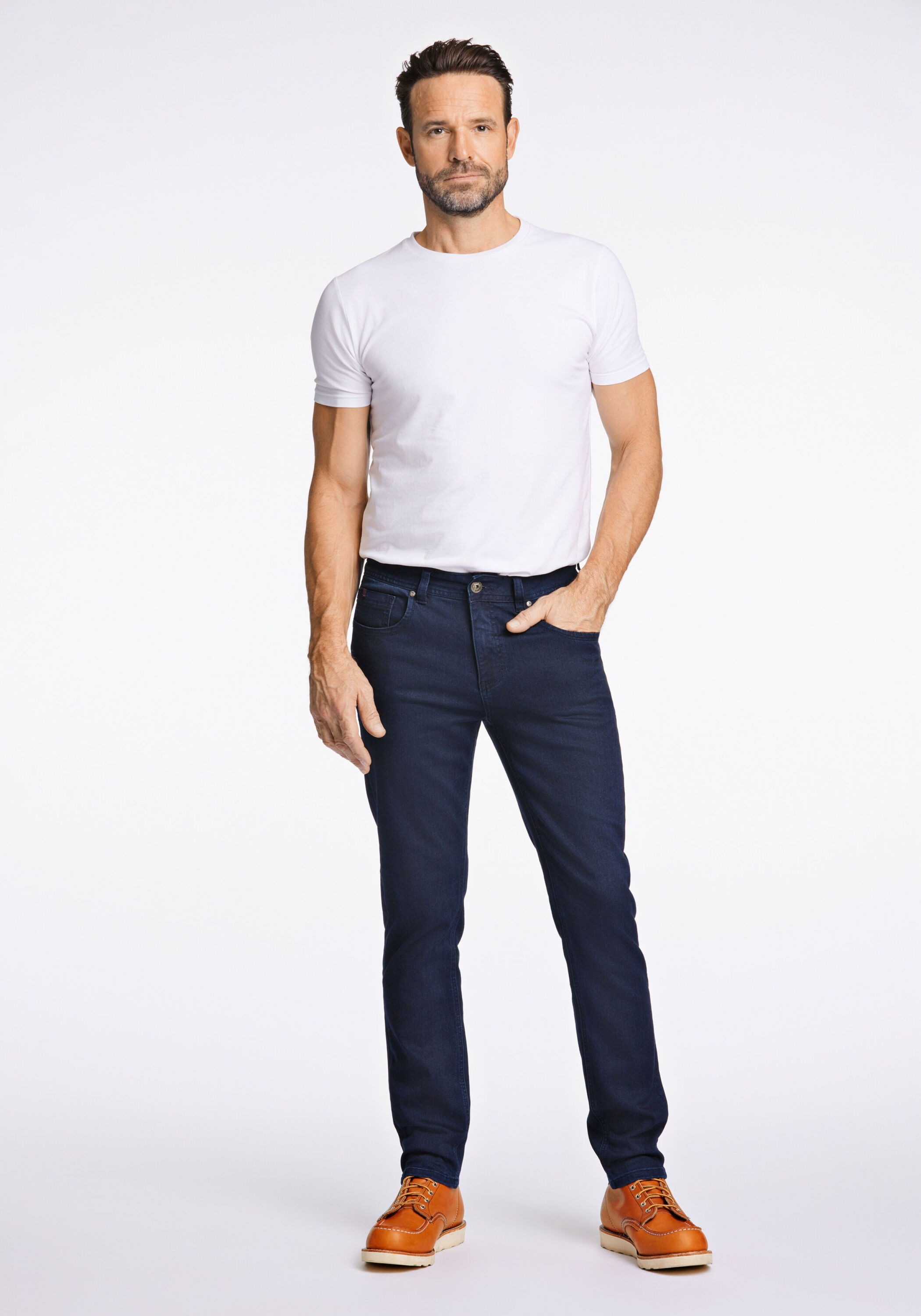 5-Pocket-Jeans BISON "Jeans Tapered Fit", Herren, Gr. 33, Länge 34, blau (fine blau), Obermaterial: 41% Viskose, 35% Baumwolle, 22% Polyester, 2% Elasthan, unifarben, gerade, unten schmal, Jeans 5-Pocket-Jeans 3