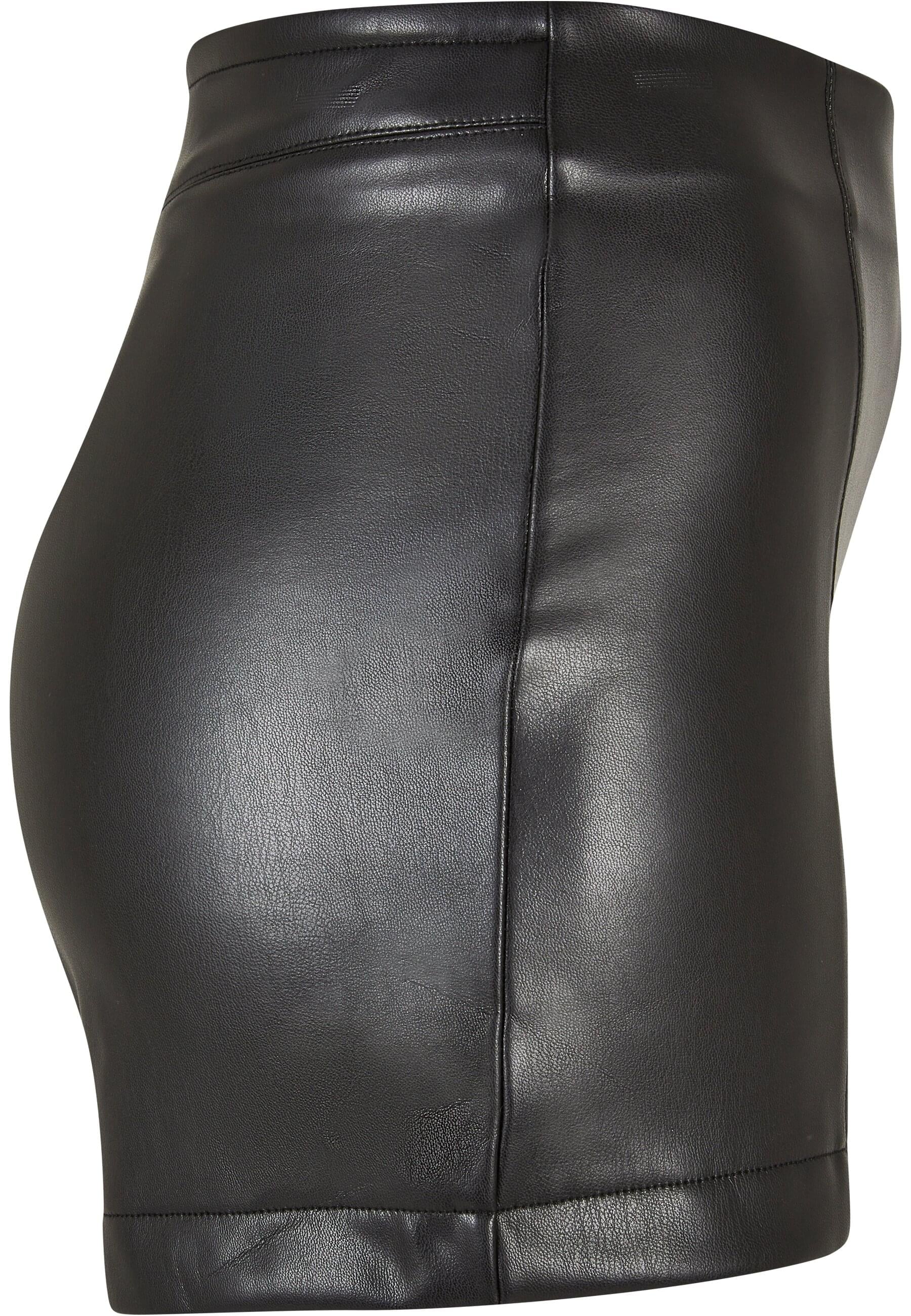 URBAN CLASSICS Stoffhose »Urban Classics Damen Ladies Synthetic Leather Shorts«, (1 tlg.)