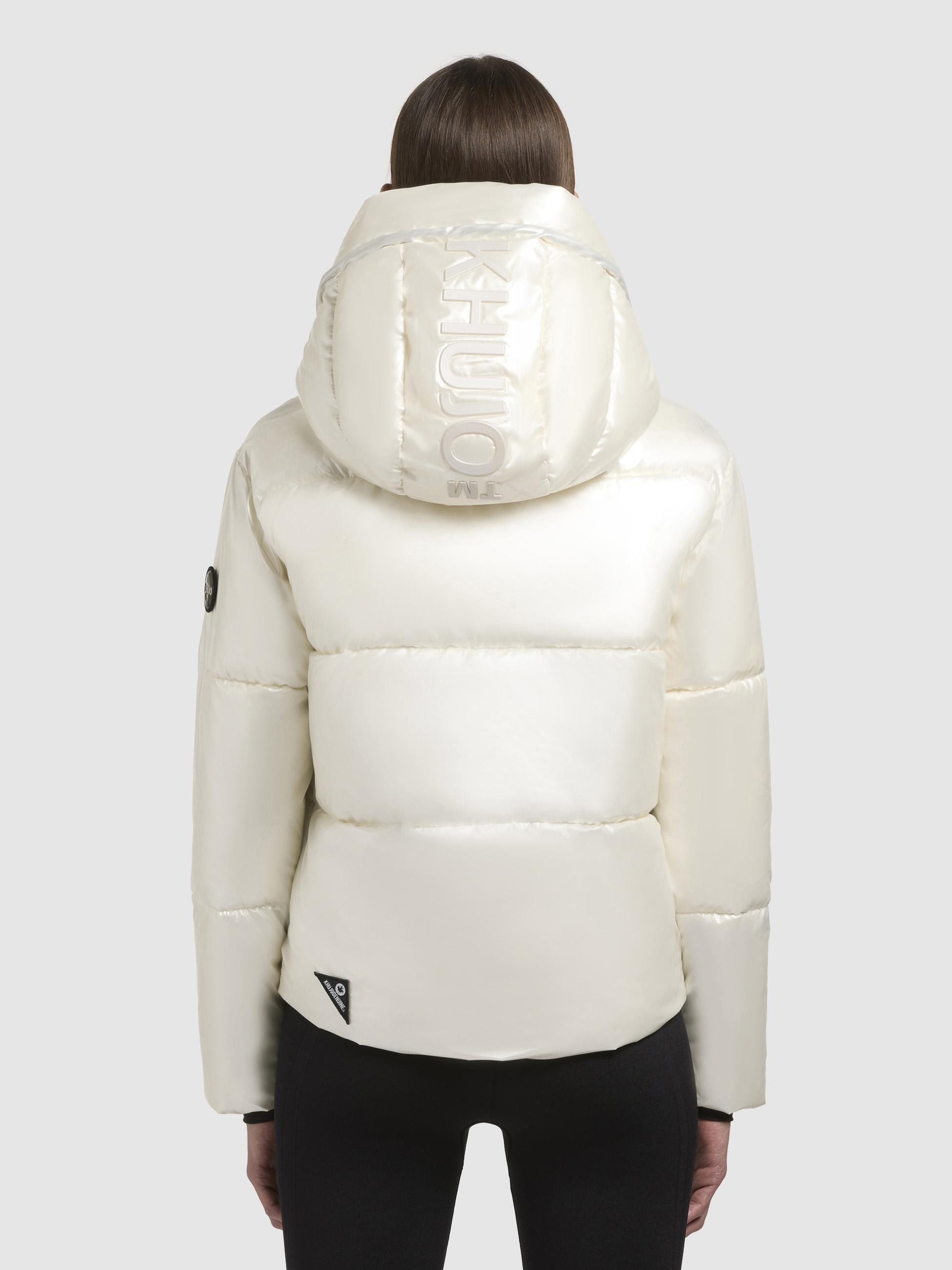 khujo Steppjacke »Devina Shiny-YM«, mit Kapuze, Glänzende kurze Winterjacke für Damen