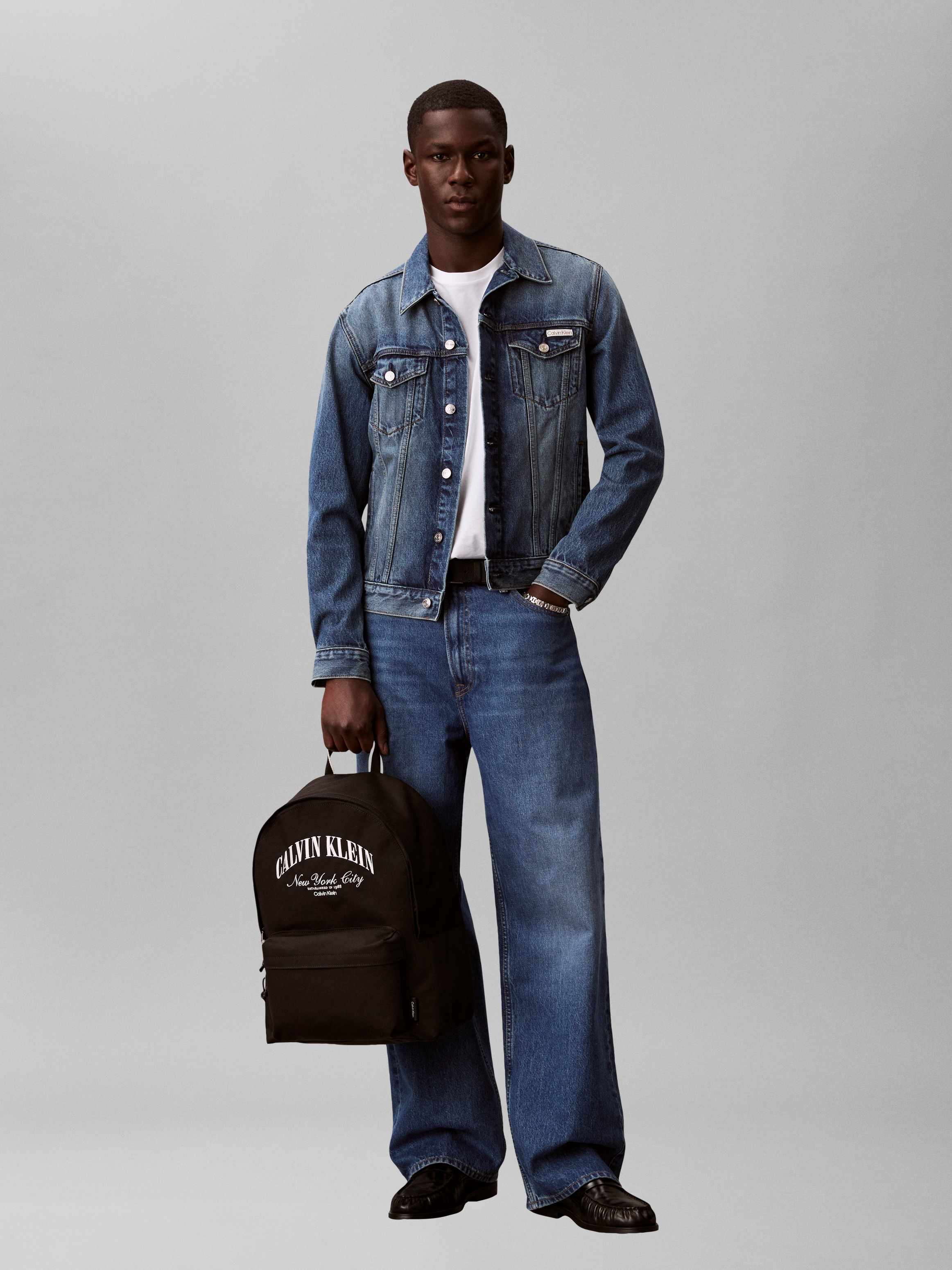 Calvin Klein Rucksack »GRAPHIC CAPSULE ROUND BACKPACK« Freizeitrucksack, Cityrucksack mit Vordertasche