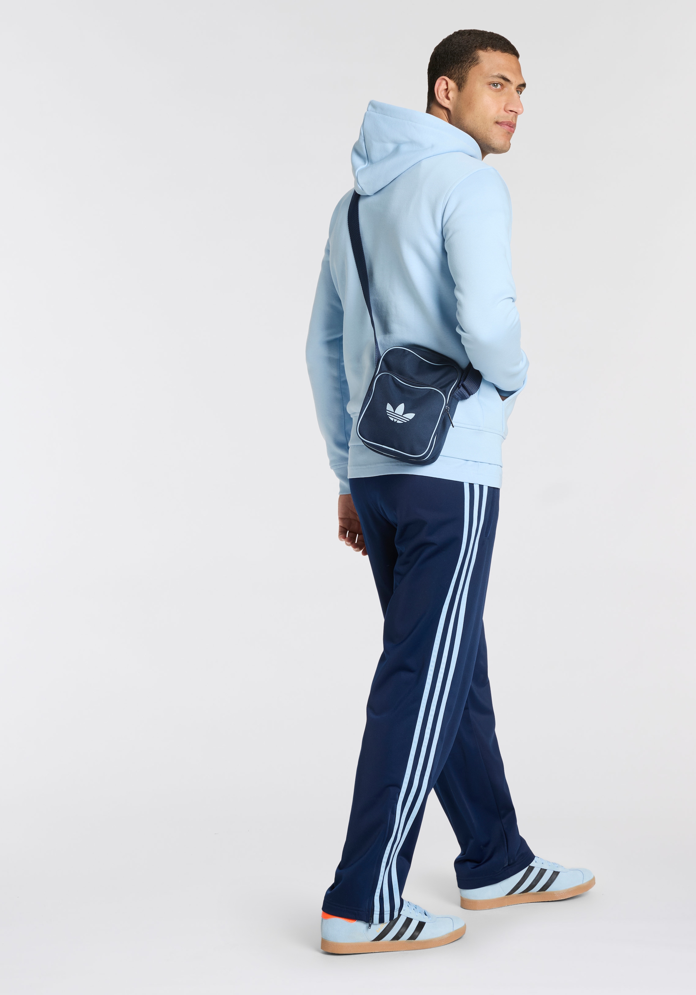 adidas Originals Kapuzensweatshirt »ESS HD«, Basic Hoodie, Kapuzenpullover mit Logo