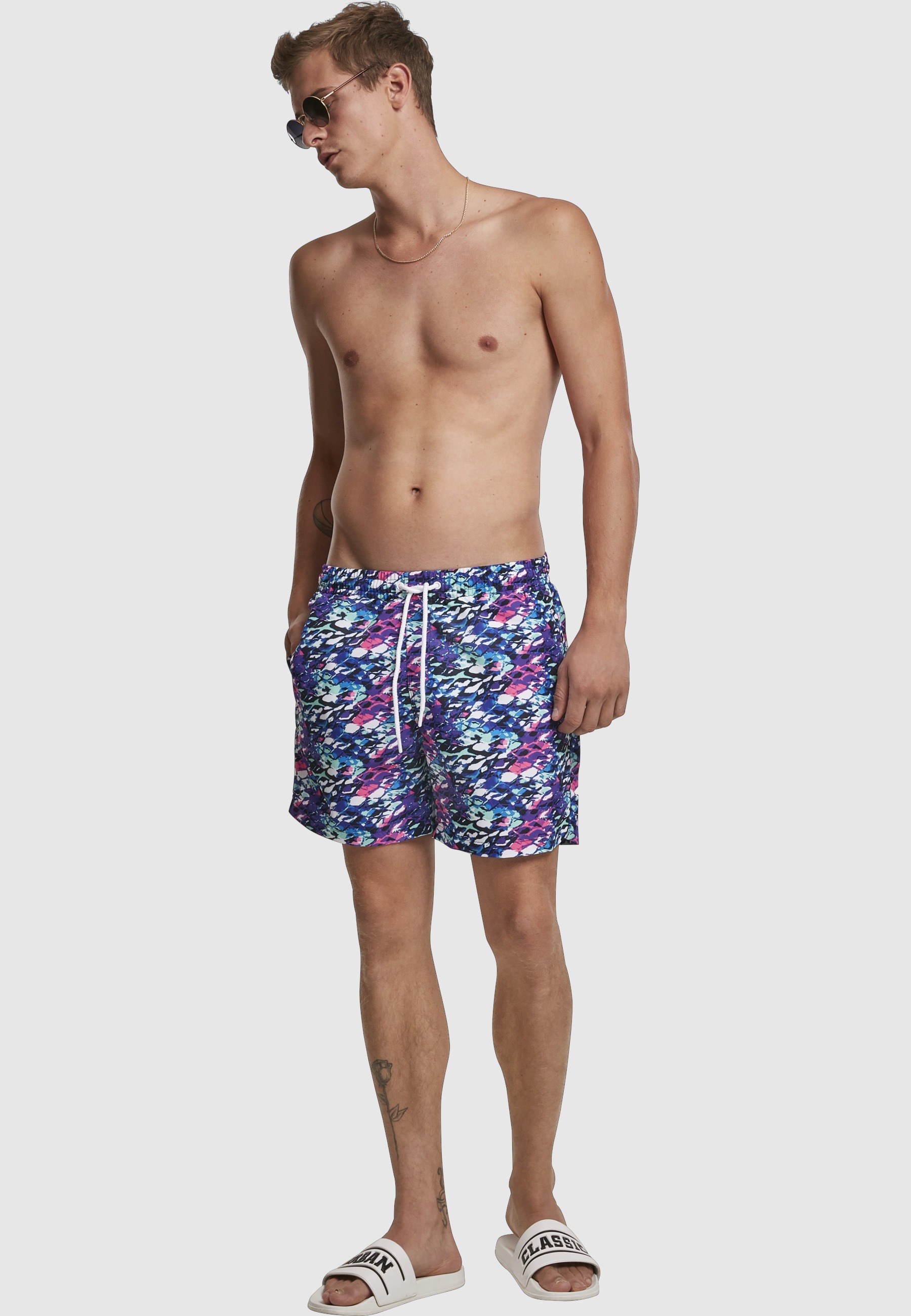 URBAN CLASSICS Badeshorts »Urban Classics Herren Multicolor Swim Shorts«