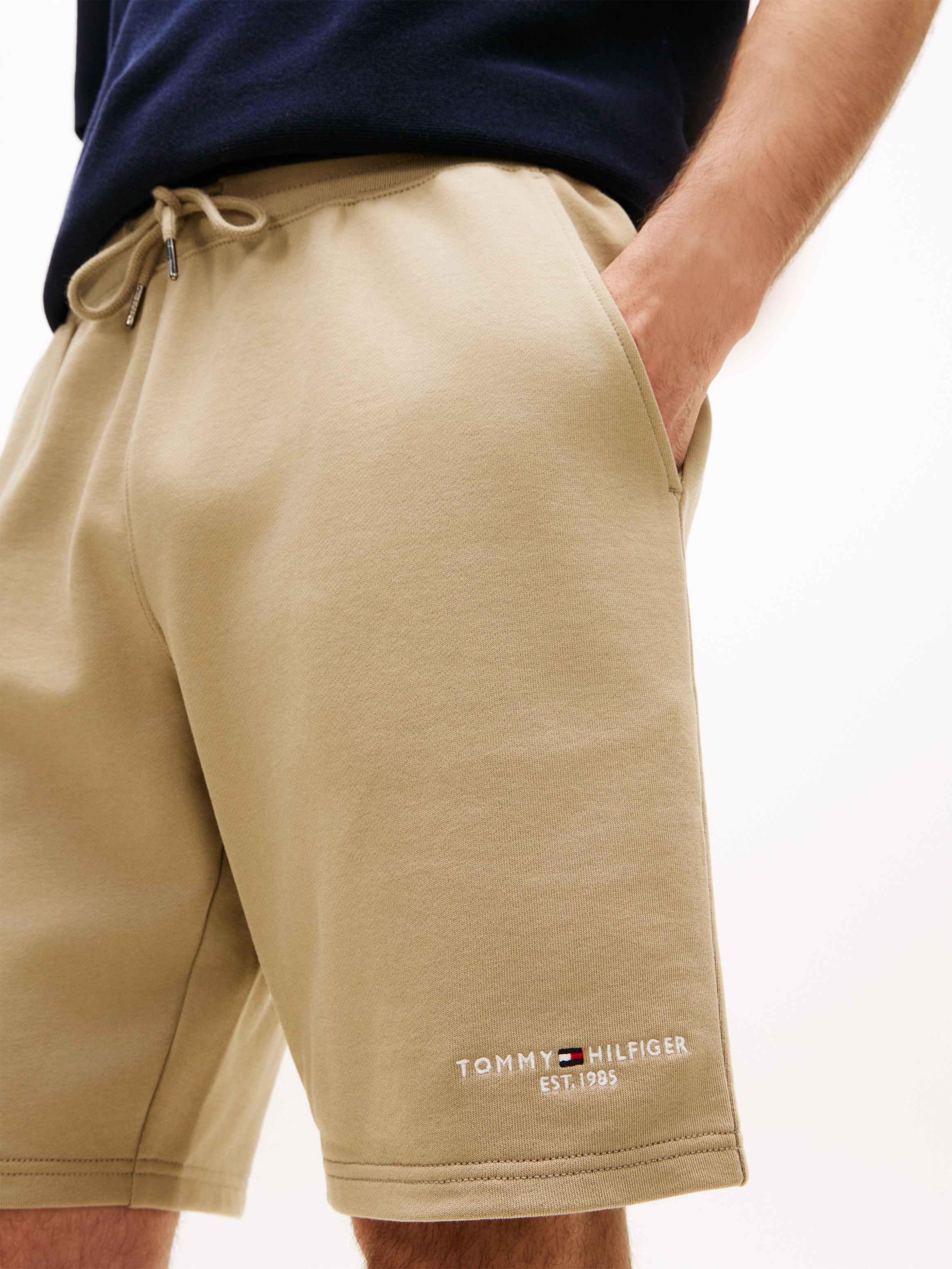 Tommy Hilfiger Sweatshorts "TOMMY LOGO" Regular fit mit elastischem Bund günstig online kaufen