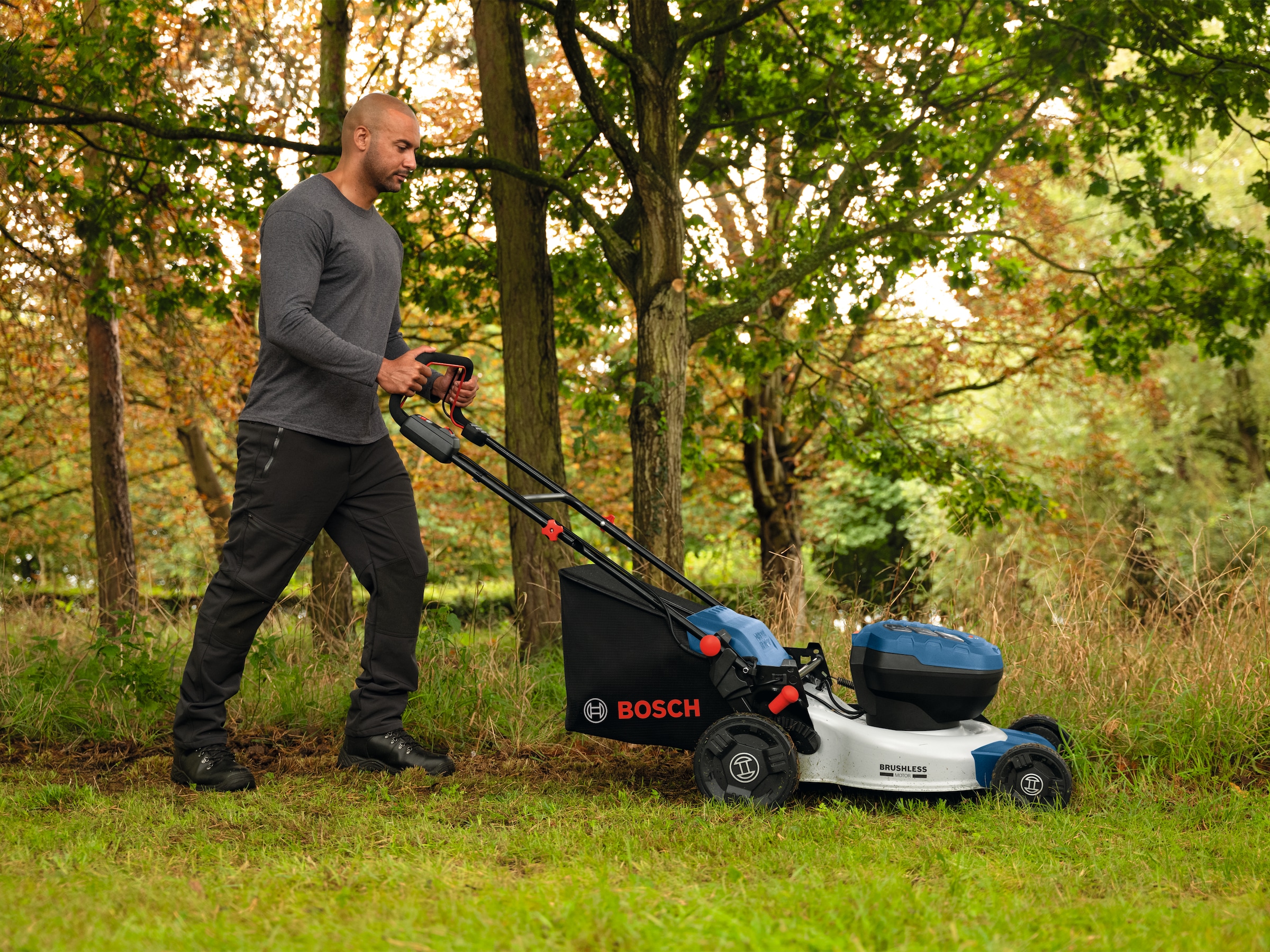 Bosch Professional Akkurasenmäher »GRA18V2-46SP« Selbstfahrend für bequemes und müheloses Mähen