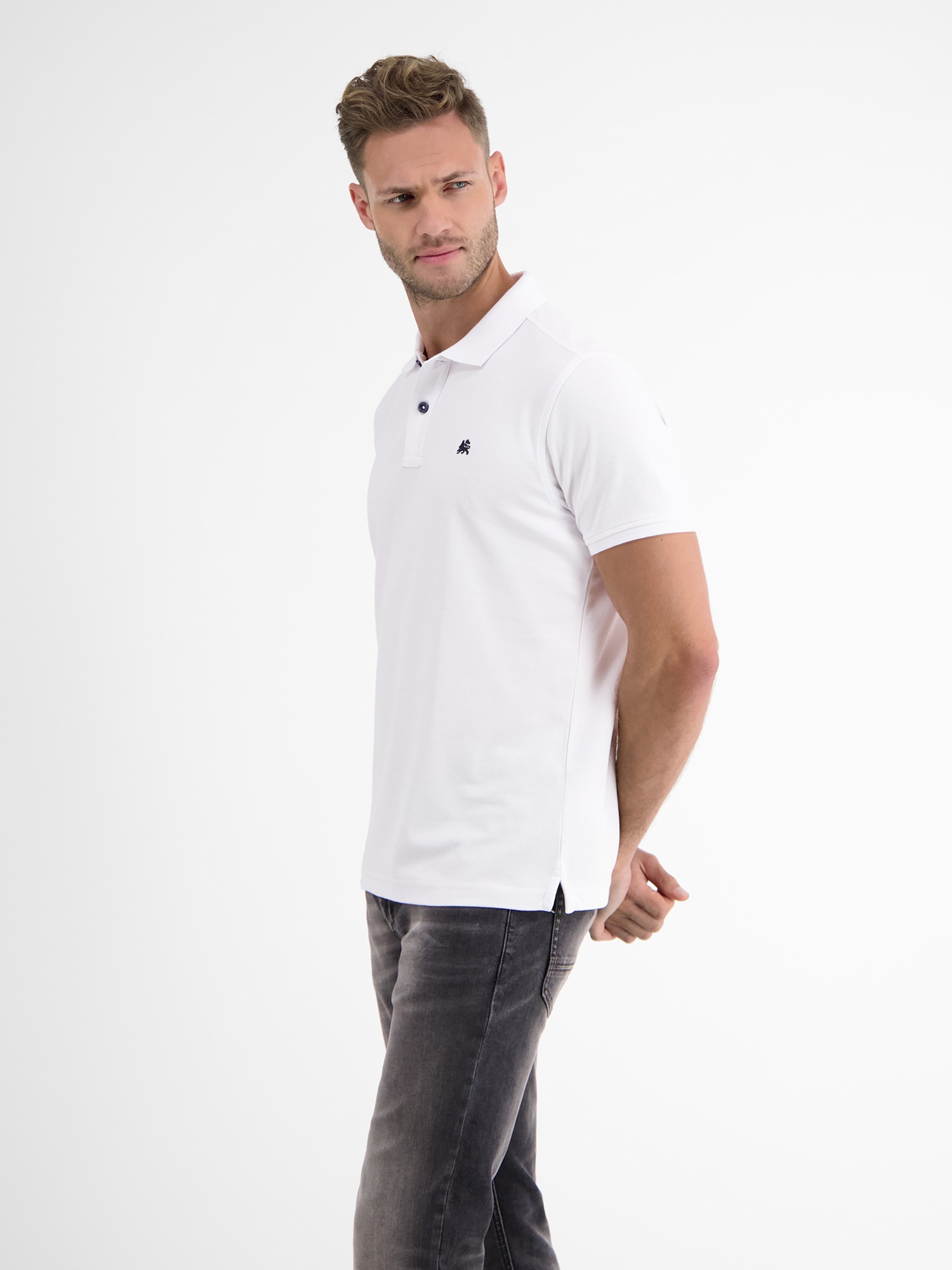 Poloshirt LERROS "Poloshirt mit COOL & DRY Funktion in Piqué-Qualität", Herren, Gr. M, weiß, 60% Baumwolle, 40% Polyester, ohne Ausschnitt, Shirts, Atmungsaktiver Baumwollmix, Feine Piqué-Qualität, Zeitloser Polo-Style 5