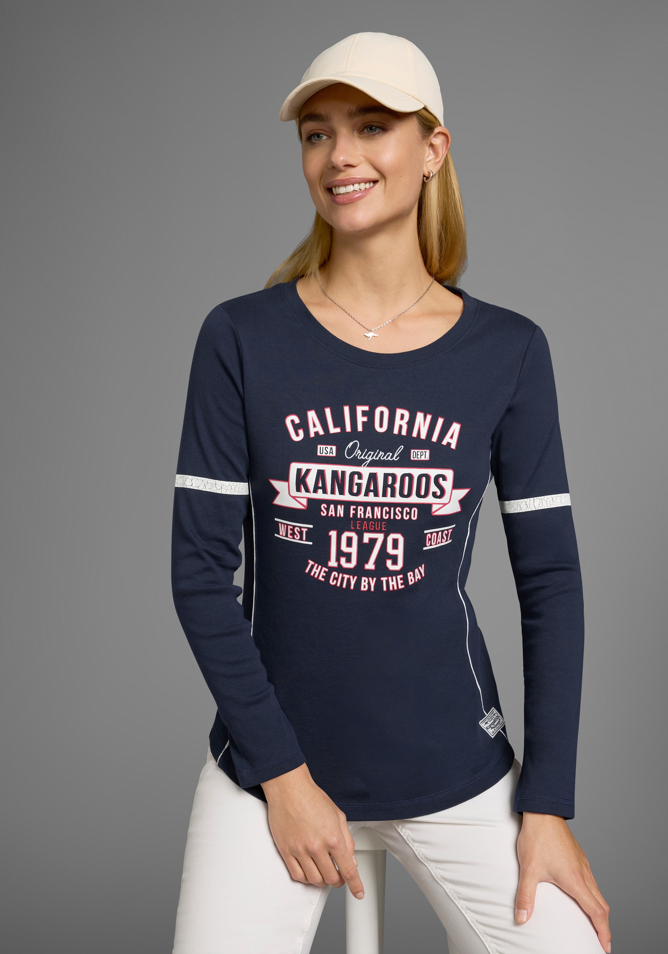 KangaROOS Langarmshirt Langarm, sehr figurbetont, bedruckt und mit Stickere günstig online kaufen