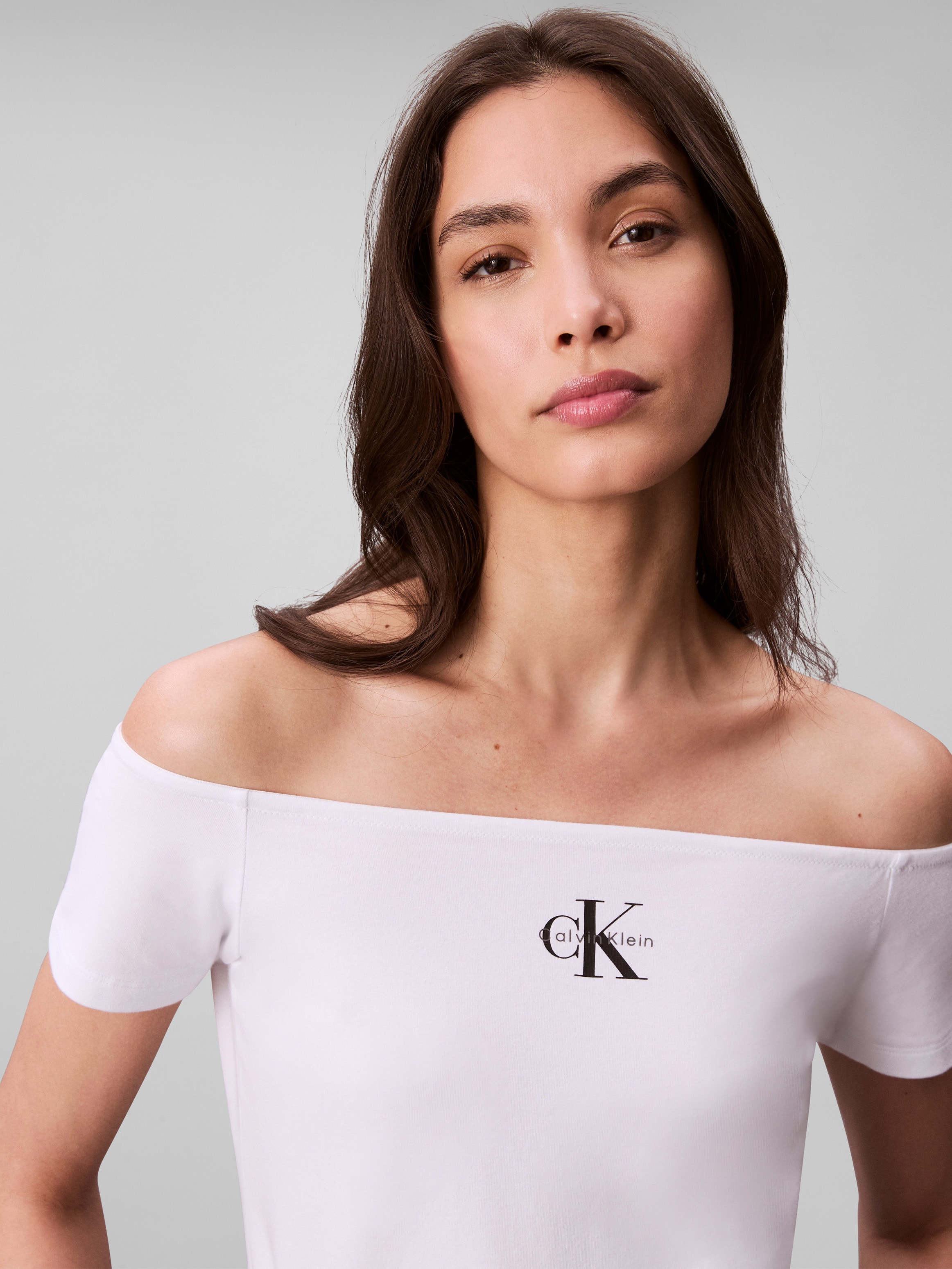 Calvin Klein Jeans Blusentop »MNGRM OFF SHLDR STRT«, Mit tiefem Rundhalsausschnitt