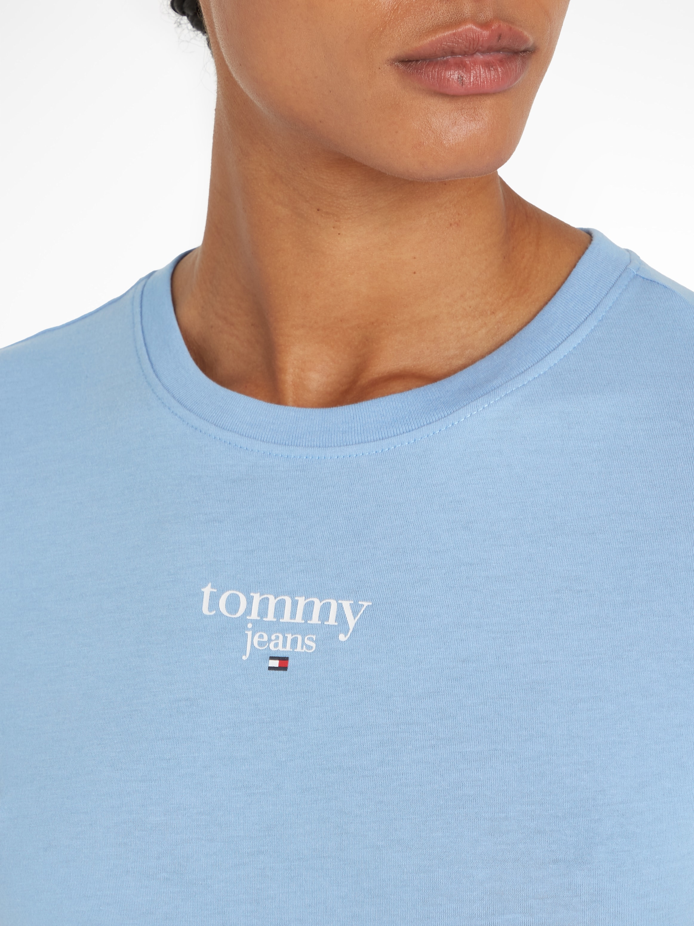 Tommy Jeans Rundhalsshirt »TJW SLIM ESSENTIAL LOGO 1 SS EXT«, mit Tommy Jeans Logoschriftzug, Rundhals