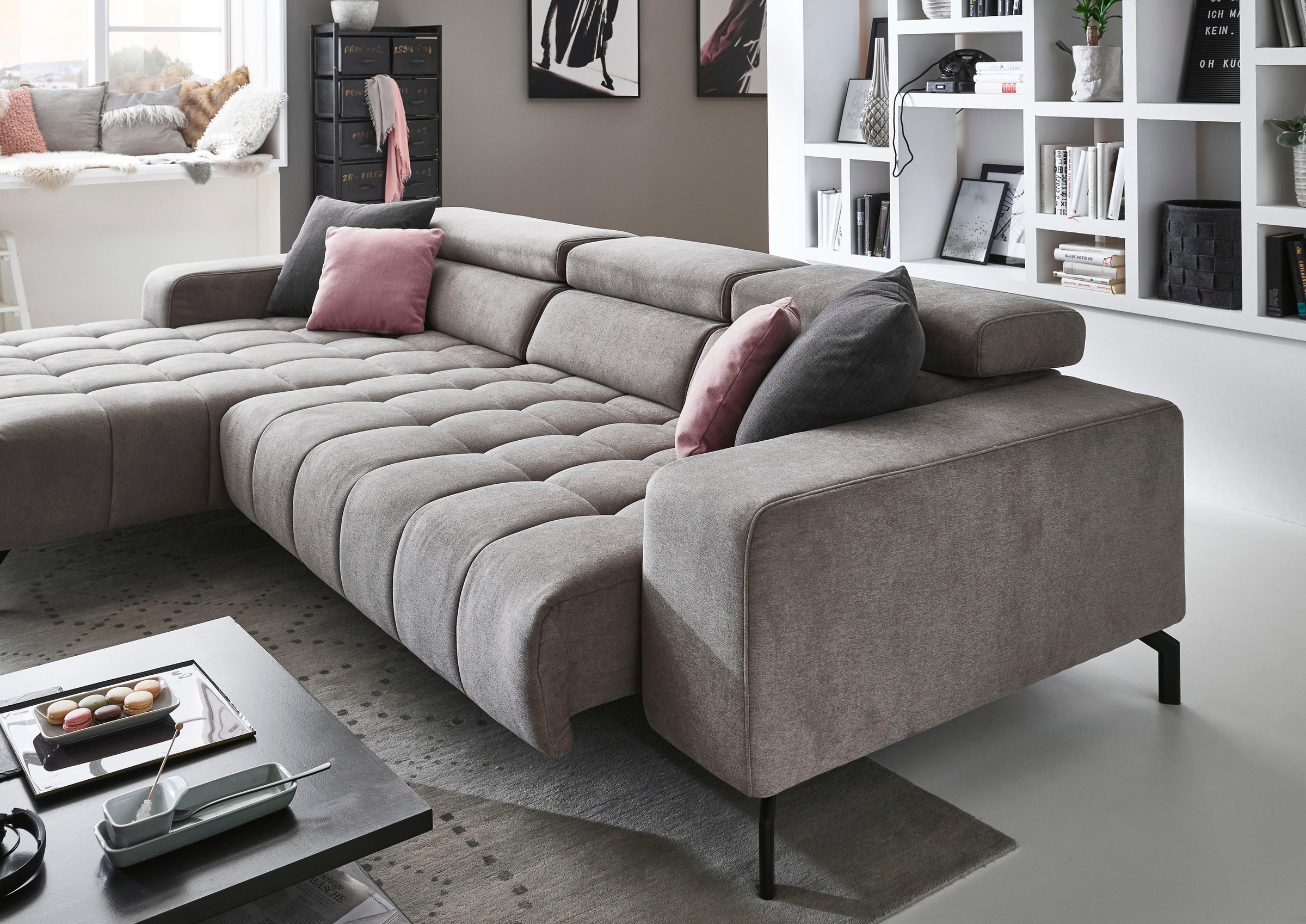 Die PlanBar Ecksofa »MP-IN18022 L-Form«, mit Kopfteilverstellung & Zierkissen, optional Sitztiefenverstellung