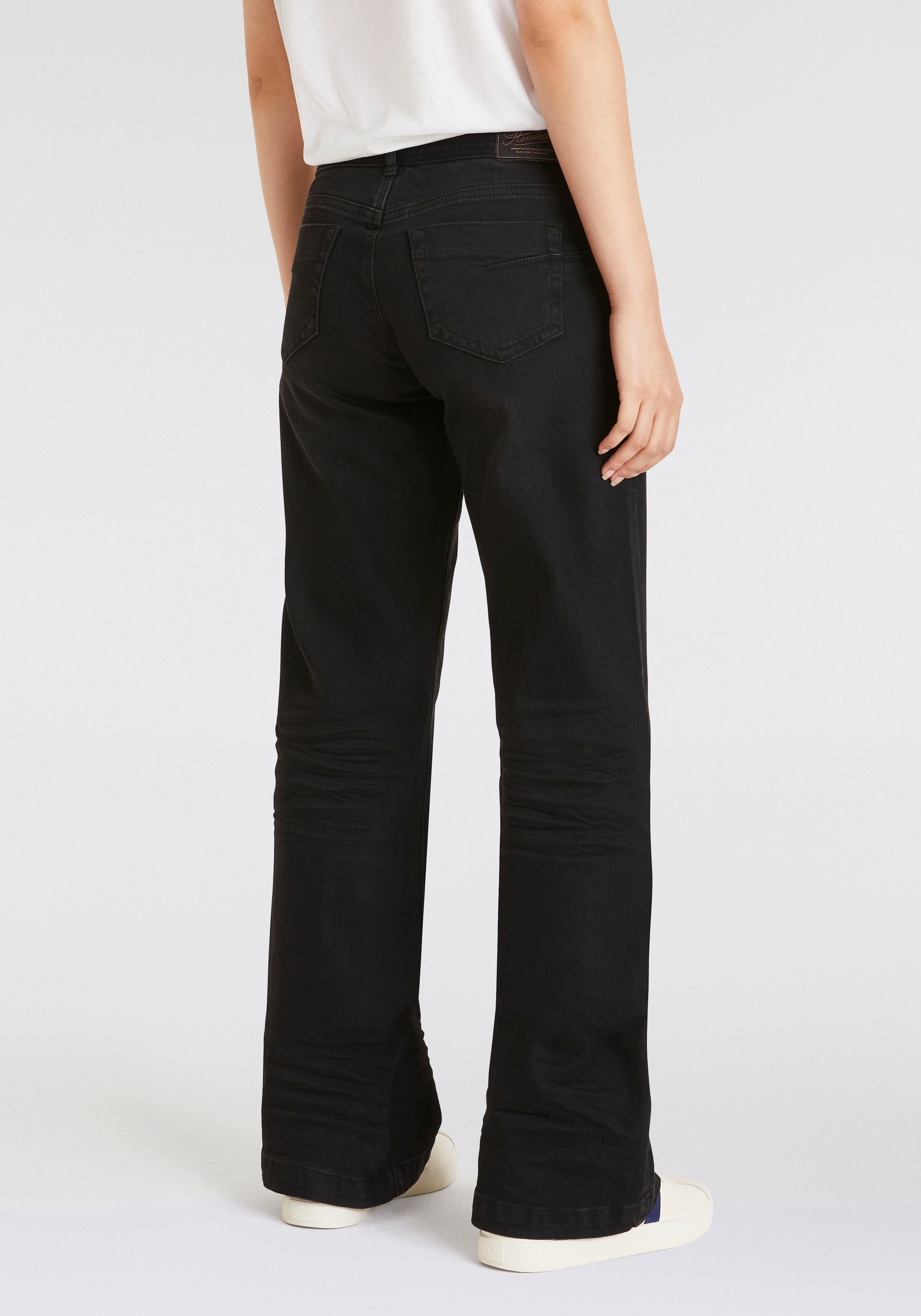 Herrlicher Bootcut-Jeans »Edna Recycled Denim Black Stretch«, im Five-Pocket Style